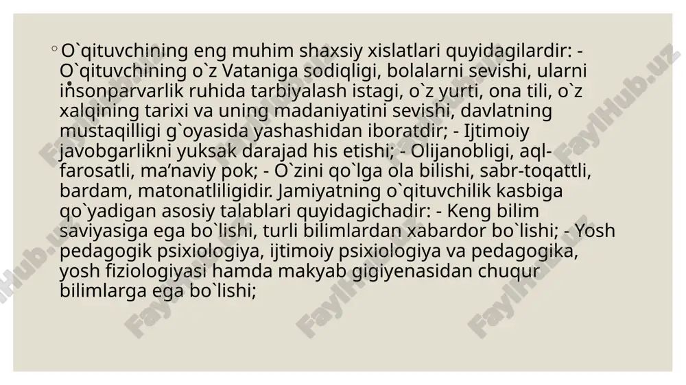 at bilan bog`liq. . hozirgi zamon pedagogining shaxsi uchun eng muhim asos- bu insonparvarlik. pedagog juda yuksak darajadagi madaniyatga ega bo‘lgan shaxs. u juda ko‘p narsani bilishi kerak. hozirgi zamonda o‘zi o‘qiyotgan fan sohasidagi yutuqlardan, yangiliklardan xabardor bo‘lishi kerak. tarbiyalanuvchilarni har kuni mashg‘ulotlarni o‘rgatib borish uchun o‘zi muntazam o‘qib, o‘rganib, o‘z bilimini to‘ldirib, chuqurlashtirib borishi kerak. pedagogik mahorat – tug‘ma yoki nasldan–naslga o‘tuvchi xususiyat emas, balki izlanish, ijodiy mehnat mahsuli. bu ko‘p qirrali pedagogik faoliyat zamirida ijodiy mehnat yotadi. agar pedagogning kasbiy mahorat dasturiga amaliy qarasa, u holda birinchi o‘ringa uning integral sifati –mahoratidan iborat. . . mahorat-bu yuqori va yuksalib boruvchi tarbiya va o‘qitish sanʼatidan iborat. pedagog o‘z ishining ustasi, o‘z fanini chuqur biluvchi, fan va sanʼatning mos sohalari bilan yaxshi tanish, amalda umumiy va yoshlar psixologiyasini yaxshi tushunuvchi, o‘qitish va tarbiyalash metodikasini har tamonlama biluvchi hamda yuqori madaniyatga ega bo‘lgan mutaxassisdir. bo‘lajak mutaxassislarning mahoratini oshirishda maʼruza darslarining o‘rni …