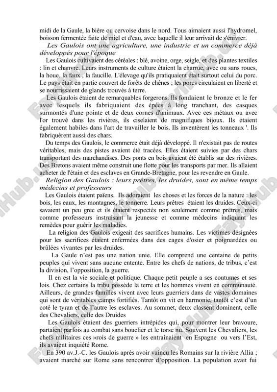 un style particulier apparaît :le style gallo-romain. de nombreuses races très différentes occupent le pays. un peuple, venu probablement d'europe centrale, envahit la gaule au cours du premier millénaire avant j.-c., ce sont les celtes ou gaels. ils s'installent au nord puis finissent par se mêler aux ligures et aux ibères qui dominent dans le sud. des peuples plus civilisés ont établi de petites colonies dans le sud. les grecs, dès le vie siècle avant j.-c. avaient fondé marseille (massilia) et 120 avant j.-c. les romains se sont installés dans une région dont narbonne est la capitale. c'est aux commentaires de césar, général romain gouvernant cette province, que nous devons l'essentiel de nos connaissances sur la gaule et les gaulois. les premiers hommes de la france dont on connaît un peu l'histoire sont les gaulois. l'étude de leur civilisation, c'est-à-dire de la manière dont ils vivaient, montre que s'ils étaient …