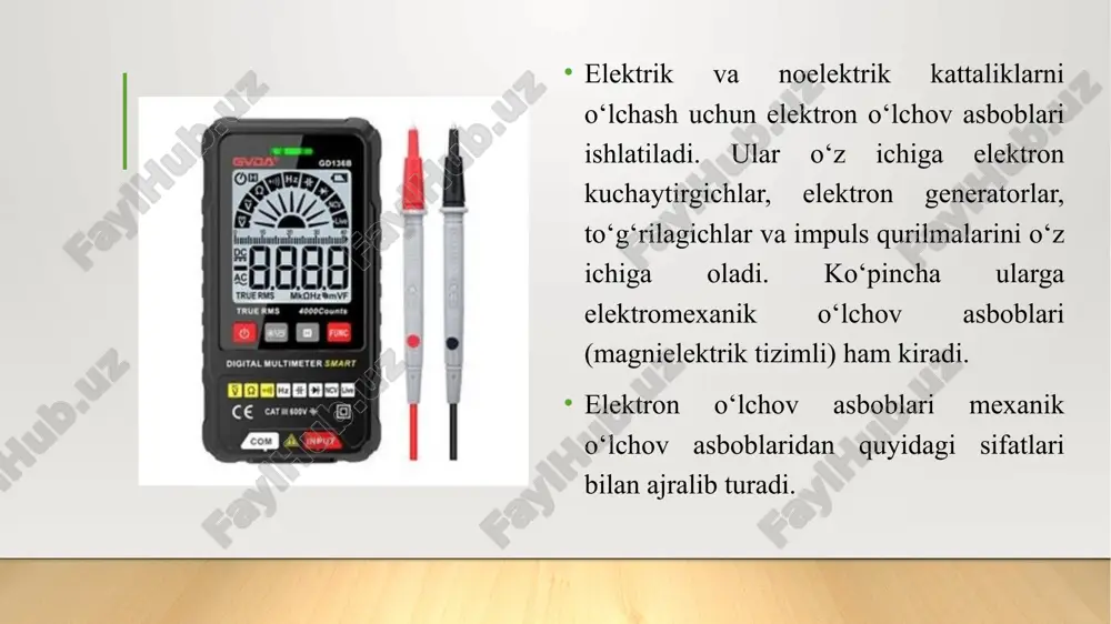 kirish qurilmasi–kuchlanishni bo‘luvchi zanjirdan va signalni kechiktiruvchi qurilmadan tashkil topadi. kuchlanishni bo‘luvchi zanjir “u” kuchaytirgichning sezgirligini boshqaradi signalni kechiktiruvchi qurilma ent ning gorzantal plastinkasiga berilayotgan yoyuvchi kuchlanish signaldan oldinroq kelishini hosil qiladi, bu esa ekranda jarayon boshlanishini ko‘rishni ta’minlaydi. tekshirilayotgan signal ossillografning “u” klemmasiga uzatiladi. signal kirish qurilmasi orqali “u” kuchaytirgichga beriladi. u” kuchaytirgichning chiqishida signalga proporsional qiymatda kuchlanish xosil bo‘lib, uni elektr trubkaning “u” plastinkasiga uzatadi. plastinka kuchlanish ta’sirida elektron nurni “u” o‘qi bo‘yicha og‘diradi. “u” kuchaytirgichining sezgirligi juda ham katta bo‘lib, uning qiymati 2500 mv gacha bo‘ladi. elektron trubkaning sezgirligi esa 0,1-0,4mm/v ga tengdir. elektirn nurni gorzantal og‘diruvchi “x” kanali quyidagi bloklardan tashkil topadi. kirish qurilma kanalini sinxronlovchi kuchaytirgich, yoyuvchi generator va gorizantal “x” o‘qi bo‘yicha yoyuvchi kuchaytirgichdan tashkil topadi. kirish qurilma va “x” o‘qi bo‘yicha yoyuvchi kuchaytirgich vertikal og‘diruvchi kanaldan farqlanmaydi, faqatgina unda signalni kechiktiruvchi qurilma bo‘lmaydi. yoyuvchi generator chiziqli o‘zgaruvchi (arrasimon) kuchlanishni ishlab chiqaradi va “x” …