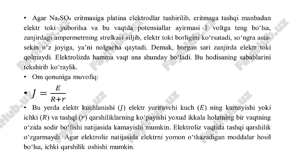 eaksiya bilan birga boradigan yon reaksiyalar natijasida elektrodlarning muvozanat holati buziladi. bularning barchasi qutblanish hodisasining yuz berishiga sababchi bo‘ladi. qutbsizlantirish elektroliz jarayonida qutblanishni yo‘qotish qutbsizlantirish (depolyarizatsiya) deb ataladi. qutblanishni yo‘qotish uchun uning sabablarini yo‘qotish kerak. konsentratsion qutblanish eritmani shiddatli aralashtirish yo‘li bilan deyarli yo‘qotilishi mumkin, lekin uni butunlay yo‘q qilish imkonsiz, chunki elektrodlarda hosil bo‘lgan diffuzion qatlam (elektrodga qattiq yopishib, undan ajralmaydigan suyuqlik qatlam) bunga yo‘l qo‘ymaydi. kimyoviy qutblanishni esa elektrodlarda ajralib chiqayotgan modda bilan reaksiyaga kirishadigan modda qo‘shib yo‘qotish mumkin. masalan, elektrodlarda kislorod yoki vodorod ajralib chiqayotgan bo‘lsa, qaytaruvchi va oksidlovchi modda qo‘shib ularni yo‘qotish mumkin. kislorod ajralib chiqayotgan elektrod qismiga qaytaruvchi, vodorod ajralib chiqayotgan elektrod qismiga esa oksidlovchi modda qo‘shiladi. katod va anod qismlarida kutbsizlantiruvchi sifatida turli moddalar ishlatilganda, ular sharoitga qarab, turli darajaga qadar oksidlanishi yoki qaytarilishi mumkin. qo‘shilgan moddaning qay darajaga qadar qaytarilishi ushbu moddaning konsentratsiyasiga, elektrodning tabiatiga, uning potensiali miqdoriga, haroratga va katalizatorlarga bog‘liq. masalan, …