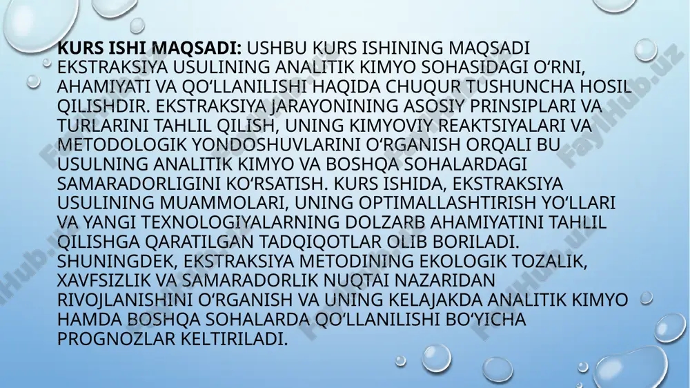 larda qo‘llaniladi. ekstraksiya usuli murakkab aralashmalardan individual komponentlarni ajratib olishda va keyingi tahlilga tayyorlashda muhim o‘rin tutadi. ekstraksiya jarayonining asosiy prinsiplari taqsimlanish qonuni (nernst qonuni): ekstraksiyada moddalarning ikki faza orasida taqsimlanishi nernst taqsimlanish qonuniga bo‘ysunadi. bu qonunga ko‘ra, moddaning ikki fazadagi kontsentratsiyalari orasidagi nisbat, agar sistema muvozanatda bo‘lsa, doimiy bo‘ladi: bu yerda: kd — taqsimlanish koeffitsienti, c1​ va c2​ — moddaning birinchi va ikkinchi fazadagi konsentratsiyalari. yuqori taqsimlanish koeffitsientiga ega bo‘lgan moddalar ekstraktsiya jarayonida samaraliroq ajratiladi. erituvchining tanlovi: ekstraksiya jarayonining muvaffaqiyati erituvchining to‘g‘ri tanlanishiga bog‘liq. erituvchi quyidagi xususiyatlarga ega bo‘lishi kerak: ajratiluvchi modda uchun yuqori eruvchanlikka ega bo‘lishi, aralashma tarkibidagi boshqa moddalarga nisbatan selektivlikni ta’minlashi, aralash faza bilan o‘zaro aralashmasligi yoki cheklangan darajada aralashishi, toksiklik va xavfsizlik talablariga javob berishi. fazalar o‘rtasidagi muvozanat: ekstraksiya jarayoni fazalar o‘rtasidagi kimyoviy muvozanatga asoslanadi. modda bir fazadan ikkinchi fazaga maksimal darajada o‘tishi uchun optimal sharoitlar (ph, harorat, bosim) yaratilishi kerak. ko‘p bosqichli ekstraksiya: bir …