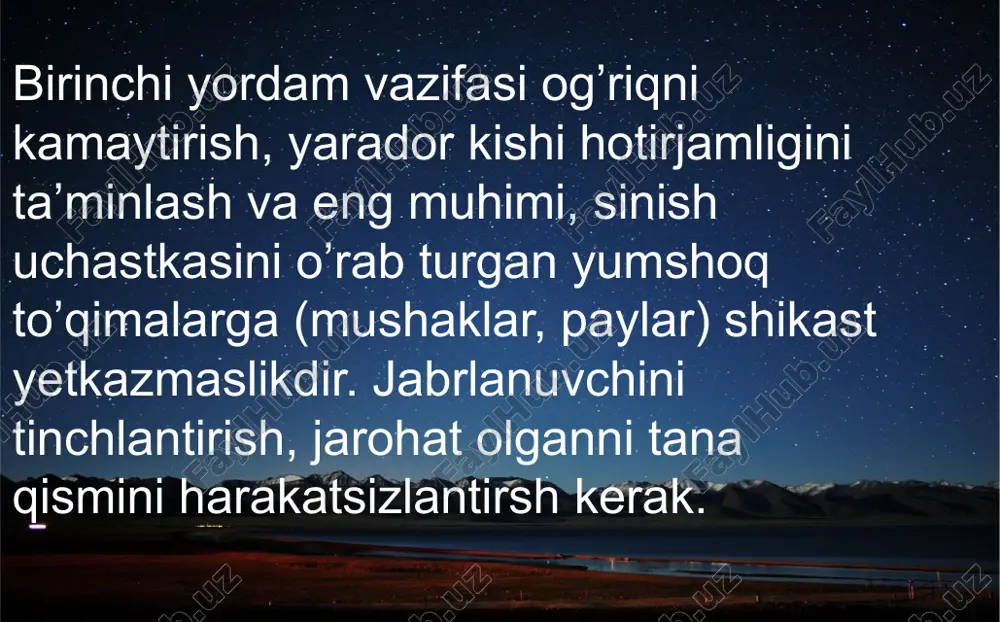 nish uchun pantenol yoki boshqa aerozolni qo’llash; og’riq sindromini bartaraf qilish maqsadida og’riq qoldiruvchi qabul qilish mumkin; qo’lning kuygan joyini quruq bog’lam bilan yopish. kuyish turlari birinchi yordam ko’rsatish bevosita kishining qancha shikastlanganligi va kuyish maydoniga bog’liq. kuyish sababini, ya’ni shikastlanishning turini bilish ham muhimdir: termik kuyish issiq predmetga tegish oqibatida yuzaga keladi (odatda dazmol, gaz plitasi va hokazolarga), shuningdek qizib turgan moy yoki qaynoq suv tegishida ham. kimyoviy kuyish qo’l terisiga konsentratsiyalangan kislota, ishqor yoki boshqa agressiv modda sachrashida yuzaga keladi. terining katta qismini sovuq urib, butun organizm sezilarli yaxlaganda, jarohatlangan kishiga issiq vanna (370s dan yuqori bo‘lmagan) qabul qilish tavsiya etiladi. bunda bir vaqtda uni massaj va butun tanasini ishqalash kerak. bu vaqtda jarohatlangan kishiga issiq choy yoki kofe ichirish mumkin. tananing sovuq urgan yuzasini xona haroratidagi suvga to‘ldirilgan tog‘ora yoki satilga tushirish va suvni haroratini asta-sekin 370s ga yetkazish kerak. ikkinchi, to‘rtinchi darajali sovuq urganda shikastlangan teri …