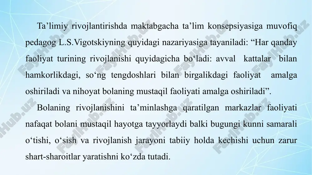 lik, achinish, quvonch hissini namoyon etishga undash uchun o‘zlari namuna bo‘lishi; ● birgalikdagi hissiy, harakatli, mavzuli o‘yinlarni tashkil qilishda o‘z harakatlarini muvofiqlashtirishga, bir-birlarining xohish-istaklarini inobatga olishga, o‘yinlarda do‘stona ishtirok etishga yordam berish; ● o‘zaro munosabatlarning ijobiy shakllariga yoki e’tiborni boshqa harakatlar yoki narsalarga qaratish orqali bolalar o‘rtasidagi moja rolarni yumshoq tarzda, muammosiz zo‘ravonlik va baqir-chaqirlarsiz hal qilishga harakat qilish; ● bolalarning bir-birlari bilan muloqotga kirishishlariga yordam berish: bir-birlarining ismlari bilan chaqirishga, istaklarini, so‘rovlarini shak llantirish, harakatlar ketma-ketligi to‘g‘risida kelishib olish, berilgan yordam uchun minnatdorchilik bildirish va hokazo. uzoq vaqt davomida bolalar bilan ishlashda: ● guruhdagi tabiiy shovqinni cheklamaslik (jonli faoliyat, o‘yin, kulgi, suhbat); ● boshqa bolalarga xalaqit bermasdan xotirjam gapirishni o‘rgatish; ● sokin muloqot namunasi bo‘lib xizmat qilish: bolalar bilan xotirjam se kin ovozda muloqot qilish, lekin bir xil ovozda emas ● bir-birining hissiy holatiga e’tiborini jalb qilish, bolalarni boshqalarga nisbatan hamdardlik, achinish, quvonch hissini namoyon etishga undash uchun o‘zlari …