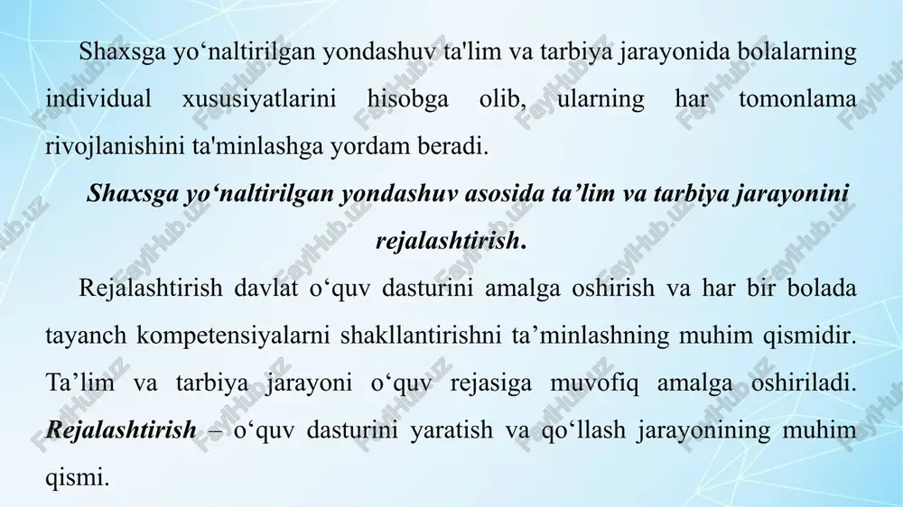 vaziyatlar yaratish, ya’ni bilim olishdan qoniqish va xursandchilikni olib kelishi kerak; ─ bevosita majburlashga yo‘l qo‘ymaslik, qoloqlikka va boshqa kamchiliklarga urg‘u bermaslik, uning nafsoniyatiga tegmaslik; ─ mashg‘ulotlar jarayonida ta’lim oluvchiga o‘z qobiliyatlarini ro‘yobga chiqarishga imkoniyat yaratish va ko‘maklashish bola shaxsiga yo‘naltirilgan muhitning talablari: -bolaning salomatligini qo‘llab-quvvatlashga moslik; -yorug‘likning yetarli bo‘lishi, toza xavo, toza joy va issiq xona; -bolani noo‘rin xodisalardan xavfsiz saqlaydigan joy; -harakat, kashf qilish va tajriba qilishga rag‘batko‘rsatish,yani mtthududining barcha joylarida bunga imkon bo‘lishi; -bolalar o‘zi ishlagan va boshqa barcha narsa qo‘llanmalar bolaning ko‘rishiga bo‘yi yetadigan bo‘lishi shart; -bolalar o‘rtasida hamkorlik va muloqotga rag‘bat bildirish; -(kichik guruh va juft bolib ishlashlari,o‘yinlar o‘ynashga sharoit yaratish) tegishlilik hissi, xavfsizlilik va erkinlik hissi; -turli madaniyatlar mavjudligini his qildirish; -xonani bolaning har tomonlama rivojlanishini ta’minlaydigan qismlarga bo‘lish va u yerda o‘yinchoqlar, konstruksiyalar, belgilar, raqamlar,so‘zlar va xk. mebel jihozi bolaning jismoniy holatiga erkin harakatlana olishiga to‘siq bo‘lmaydigan qilib joylashtirilgan bo‘lsin, bola o‘ziga tegishli …