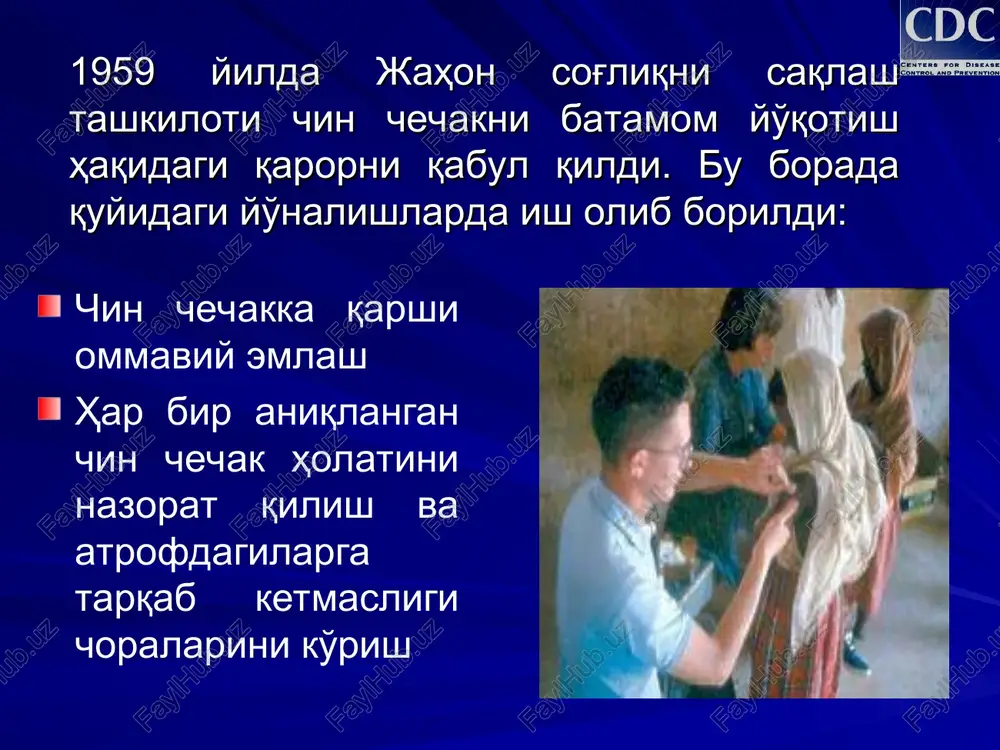 i tyajelix prodromalniy period i mogut bit ob'yasneni imeyushimisya immunnimi narusheniyami. toshmalarning toshish bosqichlari makula – dog' papula – tuguncha vezikula - pufakcha pustula – yiringli pufakcha pustulaning etilishi pustulalarni yorilib, qatqaloqlarni hosil bo'lishi qatqaloqlar o'rnida vaqtinchalik teri depigmentatsiyasi qoladi chin chechak toshmalari xususiyatlari toshmalar avval shilliq qavatlarga toshadi (papula, vezikula, yara) 1 kundan so'ng toshmalar teriga tosha boshlaydi avval yuz terisiga toshib, so'ng butun tanaga tarqaladi toshma elementlari yuzda, qo'l-oyoqlarda zich joylashadi chin chechak toshmalari xususiyatlari barcha toshma elementlari monomorf (bir xil ko'rinishda) bo'ladi chin chechak toshmalari xususiyatlari qo'l kaftlari va oyoq ostiga ham toshishi mumkin chin chechak toshmalari xususiyatlari har bir toshma toshish bosqichi 1-2 kun davom etadi 1-2 kun – makula-papula 3-5 kun – vezikula 7-14 kun – pustula 2-haftaning oxirida - qatqaloqlarning hosil bo'lishi toshmalar har keyingi bosqichga o'tganda bemorning harorati ko'tarilib, ahvoli og'irlashadi chin chechak vezikulasi o'rtasi kindiksimon botiq bo'ladi chin chechak toshmalari xususiyatlari toshmalar …