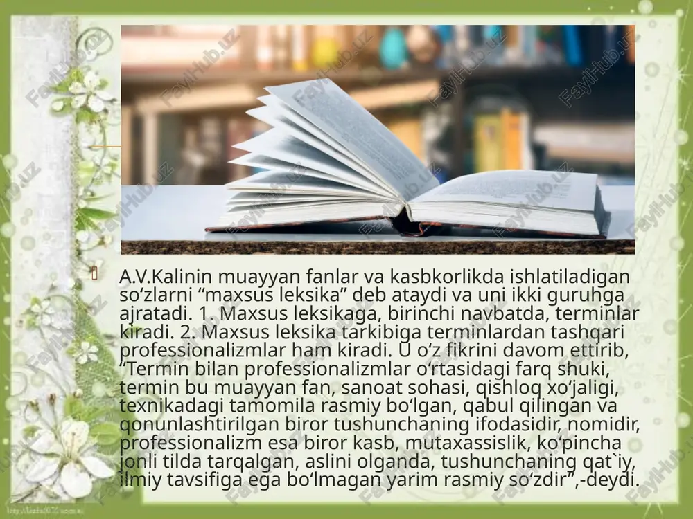 igini soʻz yoki morfema qilib shakllantiruvchi fonologik tizim hamda soʻz va morfemalar ketma-ketligidan ibora va gaplarni hosil qiluvchi sintaktik tizimni oʻz ichiga oladi.  til — jamiyat boyligi, u jamiyat aʼzolarining oʻzaro aloqasini amalga oshiradi, insonning moddiy va maʼnaviy turmushida roʻy beradigan barcha voqeahodisalar haqidagi bilimlarni jamlaydi va ulardan xabardor qiladi; til ayni maʼnoda asrlar mobaynida shakllanadi va mavjud boʻladi. tafakkur tilga qaraganda birmuncha tezroq rivojlanadi va yangilanadi, leki tilsiz tafakkurni tasavvur etib boʻlmaydi: tilda ifodalanmagan fikr noaniq, tushunarsiz bir narsa boʻlib, insonga borliq voqea-hodisalarini anglab yetishida, fanni rivojlantirish va takomillashtirishida yordam bera olmaydi. tafakkur tilsiz mavjud boʻlmas ekan, til ham tafakkursiz yashay olmaydi. biz oʻylab turib gapiramiz va yozamiz, oʻz fikrlarimizni tilda aniqroq va tushunarliroq bayon etishga harakat qilamiz. demak, fikrlar til negizida paydo boʻladi va unda mustahkamlanadi; til bilan tafakkur bir butunlikni tashkil etadi.  ushbu rivojlanish miya hajmi oʻsishiga mos kelgan boʻlishi mumkin; aksariyat tilshunoslar til tuzilishini …