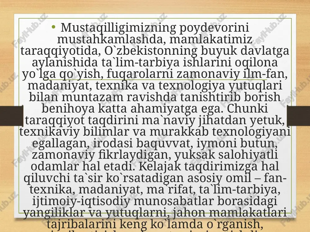 karimov alohida ta`kidlaganlaridek, biz “mamlakatimizning istiqboli yosh avlod qanday tarbiya topishiga, qanday ma`naviy fazilatlar egasi bo`lib voyaga yetishishga, farzandlarimizning hayotda nechog`i faol munosabatda bo`lishiga, qanday oliy maqsadlarga xizmat qilishiga bog`liq ekanini hamisha yodda tutishimiz kerak”. shu sababli ham birinchhi navbatda, ta`lim mazmuni va uning tarkibini kengaytirish, chuqurlashtirish, takomillashtirish, xususan, ta`lim mazmuniga nafaqat bilim, ko`nikma va malaka, balki umuminsoniy madaniyatni tashkil etuvchi – ijodiy faoliyat tajribasi, tevarak atrofga munosabatlarni kirishish g`oyasi kun tatibiga ko`ndalang qilib qo`yildi. ta`lim mazmuni, uning komponentlari, tarkibi , vazifalari haqida so`z ketganda, dalillar bilan qonuniyatlar, yaqqollik bilan mavxumlik, bilimlar bilan haqiqatni mustaqil bilish metodlari o`rtasidagi maqbul keladigan munosabatlarni aniqlash zarur. lekin bu ishlar o`z yechimini topganicha yo`q. ochiqchasiga aytmaylik: qaysi darsliklardan prezidentimizning “o`zbekiston xxi asr bo`sag`asida ...” yoki “o`zbekiston xxi asrga intilmoqda” kabi asarlarida ko`tarilgan g`oyalar o`rin olgan? javob yo`q. endichi vazifa darsliklarning keyingi nashrlarida bunday namchiliklarini tuzatishdan iborat. dars jarayonida ta`lim-tarbiyada o`quvchi asosiy harakatlantiruvchi kuch, ta`lim …