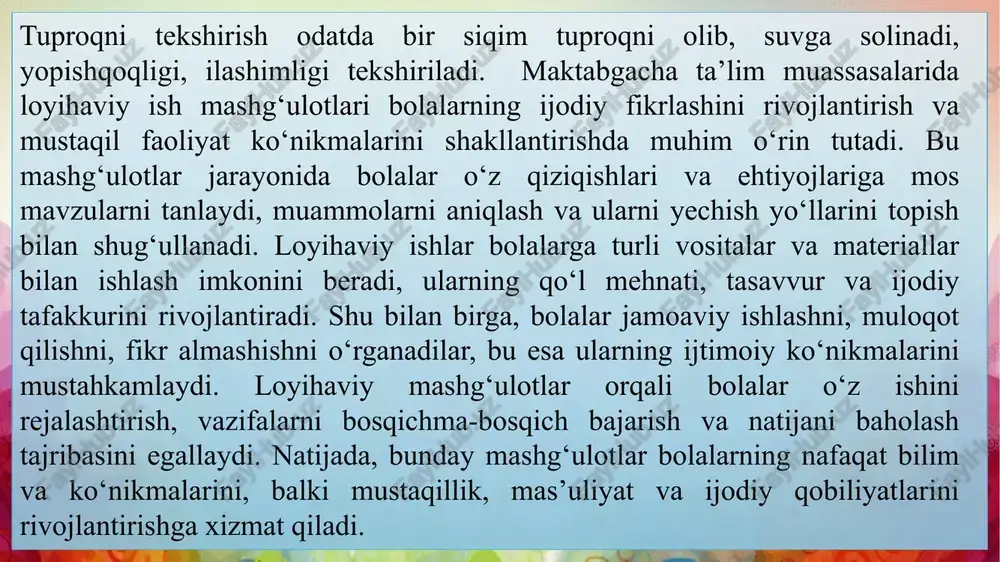 echa mashg‘ulotda foydalanish mumkin. chunki, bu holda loyni bir oy, yoki ikki-uch oy yoki yillab saqlash mumkin. loy qancha ko‘p saqlansa, u shunchalik yopishqoq, elastiklik va silliqlanish xususiyati ortib boradi. z 2- usul: chamasi 1kg tuproq elanadi. duxovkada 20 minut qizitib, sovugandan so‘ng, 25 gramm paxtani maydalab solinadi. 200 gramm yog‘ quyilib, kerakligicha suv solinadi. loyga ishlov berilib, qoriladi. loyni ho‘l matoga o‘rab, polietilen xaltada 2 sutka tindiriladi. bunday loyni ko‘p marta ishlatsa bo‘ladi. mashg‘ulotlarda tayyorlab qo‘yilgan loydan ma’lum qismi olinib, unga yana ishlov beriladi. qo‘lga yopishmaydigan holga kelgunga qadar ishlanadi. loy qo‘lga yopishmaydigan, lekin o‘z massasiga yaxshi yopishadigan va plastiklik holati yaxshi bo‘lsa, bunday loydan har qanday shakl yasash mumkin bo‘ladi. tasviriy faoliyat mashg‘ulotlarda yasaladigan materiallar xilma-xildir. bugungi kunda afzallik polimer loyga (chinni xamir)ga beriladi. z polimer loy yoki chinni xamir polimer loy yoki chinni xamirning kelib chiqish tarixiga ko‘ra argentinada ixtiro qilingan bo‘lib, undan ajoyib gullar, shakllar yaratiladi, …