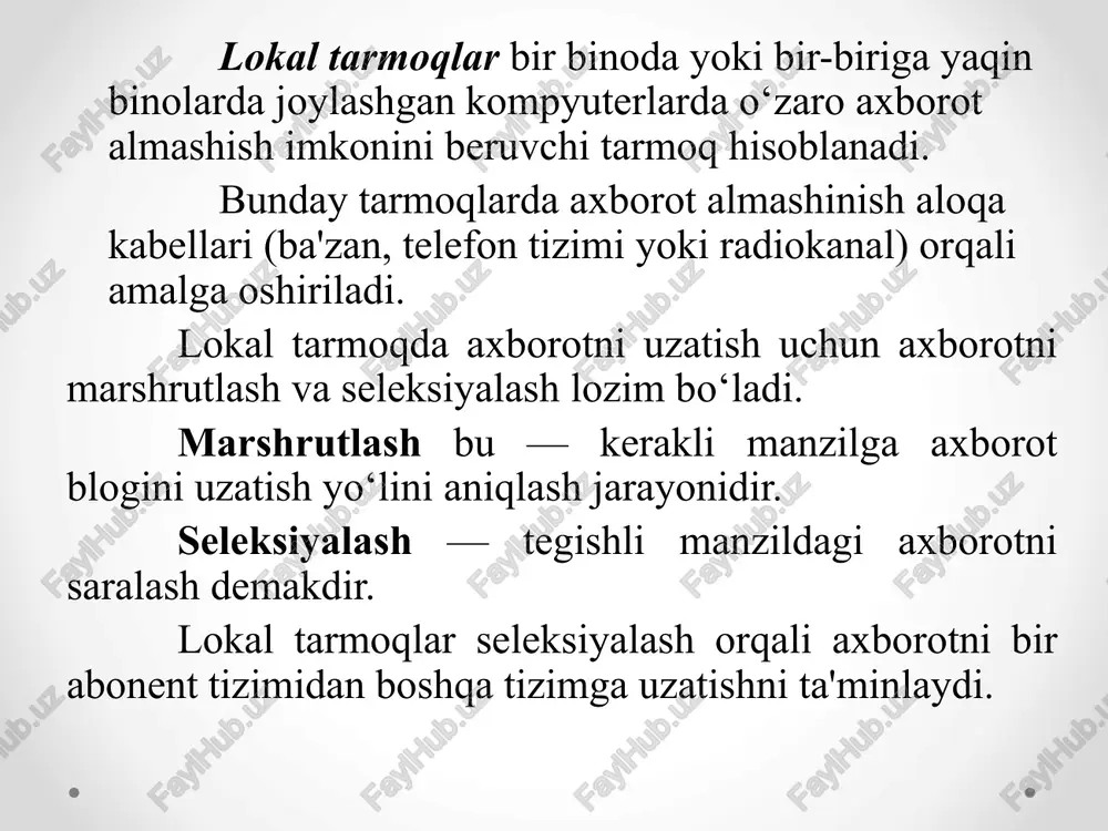 karab bir vaqtda uzatilishi mumkin kompyuter tarmog‘i topologiyalari tarmoq topologiyasi (grekcha topos - o‘rin) — tarmoq konfiguratsiyasini tavsiflash usuli, joylashuv va tarmoq qurilmalarining biriktirish sxemasi. lokal tarmoq quyidagi strukturalarga bo‘linadi: «shinasimon» (bus network) - topologiya, «yulduzsimon»( star network) -topologiya, «xalqasimon»(ring network) - topologiya. global tarmoq strukturasi bu «daraxtsimon» topologiya; yulduzsimon topologiya ( star network) — kompyuter tarmog‘ining asosiy topologiyasi, unda barcha kompyuterlar markaziy tugunga (odatda tarmoq konsentratori) ulangan. ular tarmoq segmentini tashkil etadi. yulduz topologiyasida kompyuterlarning ulanishi xalqasimon topologiya (ring network)— bu kompyuter tarmog‘ining topologiyasi bo‘lib, unda har bir kompyuter aloqa liniyalari orqali boshqa ikkita boshqa kompyuter bilan ulangan: bittasidan faqat ma’lumot oladi, boshqasiga faqat uzatadi. xalqa topologiyasida kompyuterlarni ulanishi 24 shinasimon topologiyasi (bus network) -umumiy kabeldan iborat bo‘lib (shina yoki magistral deb ataladigan), unga barcha ishchi stansiyalar ulanadi. shina topologiyasida kompyuterlarni ulanishi kompyuter tarmog‘ining apparat va dasturiy ta’minoti. tarmoq qurilmalari — kompyuter tarmog‘ining ishlashi uchun zarur bo‘lgan qurilmalar. marshrutizator …