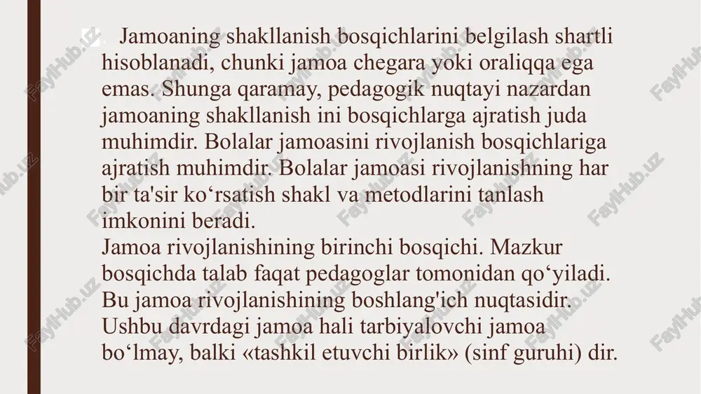 dalanadi. pedagog mazkur yo‘nalishda maqsadga muvofiq va izchil ish olib borgan sharoitdagina ijtimoiy fikrni shakllantirishga erishishi mumkin. . shu maqsadda u yoki bu tadbir rejasini, jamoaning birgalikdagi faoliyatini, uning a'zolari xatti-harakati jamoa bo‘lib muhokama qilinadi. turli mavzularda suhbatlar va ma'ruzalar uyush-tirilib, o‘quvchilar o‘rtasida samarali axborot vositalari yordamida ijtimoiy-g'oyaviy, axloqiy, estetik, ekologik, huquqiy-iqtisodiy va boshqa bilimlar targ'iboti tashkil etiladi. 3. jamoa bilan ishlash metodikasi. pedagog jamoa a'zoiarining birgalikdagi faoliyatini tashkil etar ekan, jamoa a'zoiarining o‘zaro munosabatlarini shakllantirishga ta'sir ko‘rsatadigan shakl va metodlardan foydalaniladi. jamoa o‘zining har bir a'zosida ijtimoiy ahamiyatli faoliyatni maqsadga muvofiq ravishda shakllantirib borish, jamoa a'zolari orasida barqaror insoniy munosabatlarning tarkib topishiga yordam beradi. jamoada barqaror insoniy munosabatlarning yuzaga kelishi sababi, uning a'zoiarining yuksak aqliy mazmunga ega bo‘lgan ishlarni tashkil etishda faol ishtirok etishining samarasidir. jamoa rivojlanishining uchinchi bosqichida ko‘rsatib o‘tilgan xususiyatlar shundan dalolat bcradiki, ushbu bosqichda jamoa faolligini emas, balki jamoaning har bir a'zosi bir-birlariga axloqiy mazmundagi talablami …