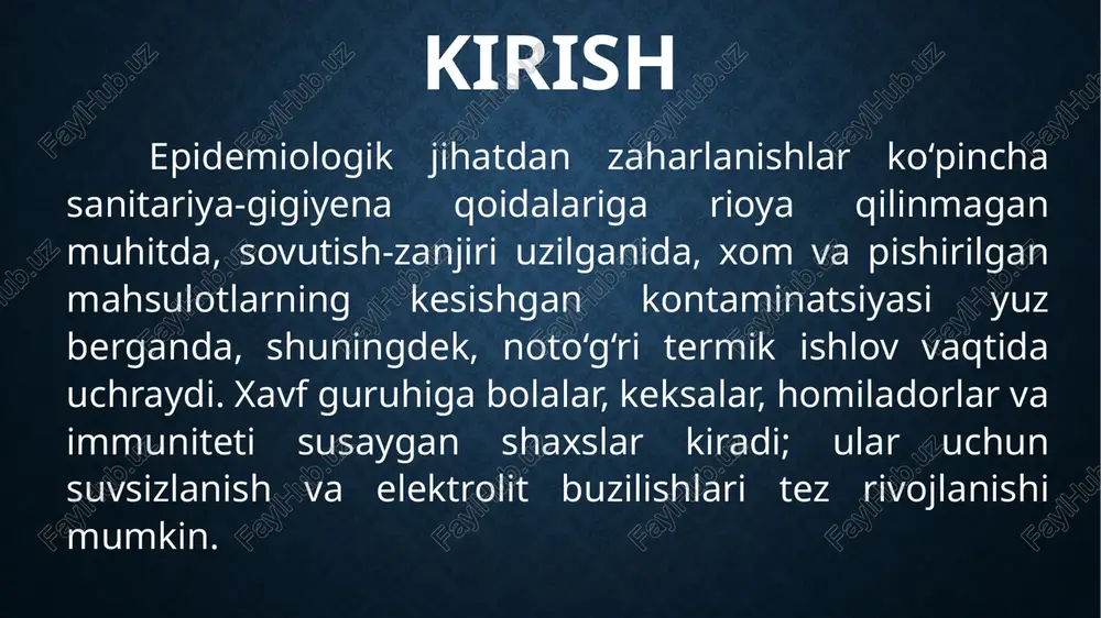 lgilariga ko‘ra baholanadi; 24 soatda >6–8 marta suyuq najas va to‘xtovsiz qusish og‘ir yo‘qotishni ko‘rsatadi. suzsizlanishning erta belgilari chanqash, lab–og‘iz quruqligi, holsizlik va bosh aylanishidir; keyinroq ortostatik gipotenziya, taxikardiya, siydikning kamayishi va qorayishi, teri turgorining pasayishi kuzatiladi. bolalarda ko‘z chuqurlashishi, chinqiroq yig‘i va charchoq, keksalarda ong ravshanligining pasayishi xavf signalidir. ko‘p qusish diareya bilan birga metabolik alkaloz yoki asosan diareya ustun bo‘lsa metabolik asidoz, shuningdek gipokalemiya, giponatremiya rivojlanishi mumkin; bu yurak ritm buzilishlari va mushak kuchsizligi bilan asoratlanadi. invaziv enteritlarda kolit, reaktiv artrit, gemolitik-uremik sindrom, sepsis yoki jigar shikastlanishi kabi kam uchraydigan, ammo og‘ir oqibatlar kuzatilishi mumkin. botulizmda nevrologik belgilar — ko‘rish xiralashishi, ptoz, dizartriya, nafas mushaklari falaji — hayot uchun xavf tug‘diradi. qonli diareya, yuqori isitma, kuchli qorin og‘rigi, doimiy qusish, 48–72 soatda klinik yaxshilanmaslik, og‘ir suvsizlanish belgilari, homiladorlik, 5 yoshdan kichik bolalar, 65 yoshdan katta keksalar va immunosupressiya holatlari shoshilinch tibbiy yordamni talab qiladigan xavf guruhidir. oqibatlarni kamaytirishning …