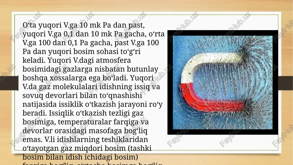 nglamalar tizimi elektr zaryadlari, oqimlari va magnitlari bo‘yicha eksperimental ma‘lumotlarni umumlashtirish orqali maksvell tomonidan xix asr o‘rtalarida olingan. maksvell tenglamalari juda chuqur jismoniy mazmunga ega bo‘lib, ular asosida olingan faktlar va g‘oyalar doirasidan ancha uzoqdir. bu tenglamalar tez o‘zgaruvchan elektromagnit maydonni, shu jumladan yorug‘lik to‘lqinlarini yaxshi tasvirlaydi va elektromagnit to‘lqinlarning harakatlanuvchi zaryadlar orqali nurlanishi nazariyasi va yorug’lik, moddaning o‘zaro ta’siri nazariyasining asosini tashkil qiladi. maksvell tenglamalari elektr va magnit maydonlarining bir vaqtda mavjudligini va ularning birgalikdagi mavjudligi elektromagnit maydon ekanligini ko‘rsatadi. elektromagnit maydonning fazoda tarqalish jarayoni elektromagnit to‘lqin deb ataladi. faqat elastik muhitda tarqaladigan mexanik to‘lqinlardan farqli o‘laroq, elektromagnit to‘lqinlar vakuumda ham tarqalishi mumkin. elektromagnit to‘lqinlarning tarqalishi qo‘shimcha vositalar mavjudligini talab qilmaydi. shu ma’noda vakuumdagi elektromagnit to‘lqinlar elementar, ya’ni fundamentaldir. biroq vakuumda ham maksvell tenglamalarini qo‘llash sohasi cheklangan va batafsilroq ko‘rib chiqish elektromagnit maydon nazariyasi va fizikaning boshqa asosiy tarmoqlari, birinchi navbatda, kvant nazariyasi bilan chambarchas bog‘liqligini ko‘rsatadi. xulosa xulosa …