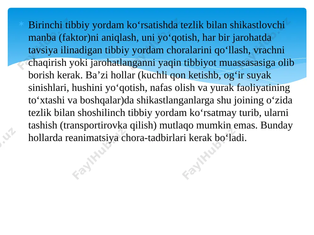 olatlarida jarohatlangan kishini holati qanday bo’lishidan qat’iy nazar vrachga murojaat qilish lozim. elektr toki ta’siridan inson qutqarilgandan so’ng uning holatini aniqlash zarur bo’ladi. agar jarohatlangan kishi xushida bo’lsa uni qulay joyga yotqizish va vrach etib kelguncha uni tinch kuyish va doimiy ravishda nafas olishini va yurak urishini kuzatish talab etiladi. meditsina xodimi yurak faoliyatini tiklovchi samarali usul tajribalariga ega bo’ladi. bu maqsad uchun defibrillyator degan maxsus apparatlar qo’llaniladi va ular yordamida yurak orqali yuqori kuchlanishli qisqa elektr zaryadi hosil qilinadi va bu yurak muskullarini umumiy qisqarishiga sabab bo’ladi. kuyishlar teriga yuqori haroratni ta’sirida (tyermik) va kislota va ishqorlarni ta’sirida (kimyoviy) sodir bo’ladi. og’irligi bo’yicha kuyishlar to’rt darajaga bo’linadi. birinchi darajali kuyishda terining qizarishi, unda shish paydo bo’lishi, ikkinchida – suyuqlikka to’lgan pufaklarni paydo bo’lishi, uchinchida – terini o’lishi, to’rtinchida – terining ko’mirga aylanishi kuzatiladi. birinchi darajali kuyishda terining kuygan joyi toza suv oqimi, sovuq sut mahsulotlari (qatiq, smetana va boshqa), …