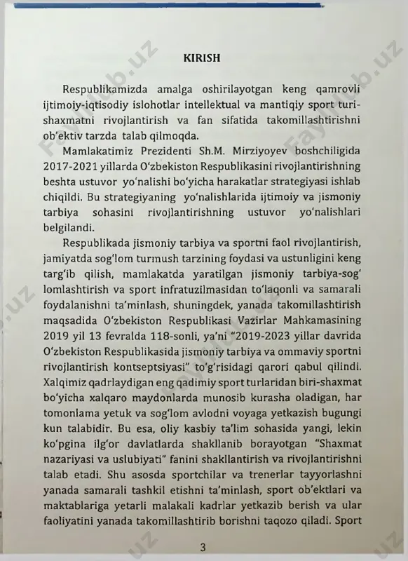 mujassamlashtirgan.shaxmat nazariyasini mutolaa qilib uning yangi qirralarini kashf etish mumkin. har qanday yaxshi shaxmatchi esa, chiroyli yurishlaru ajoyib o'yinlardan xuddi musiqa tinglagani, qiziqarli 4 himoya o'qigani kabi zavqlanadi, o'zi ham shunday "san'at asarlari”ni yaratishga intiladi.ushbu qo'llanma oliy ta'lim muassasalari sport faoliyati shaxmat ta'lim yo'nalishi talabalari uchun mo'ljallangan. mashg'ulotlar dars soatlariga taqsimlangan holda o'tiladi. oliy ta'lim muassalarida o'qituvchilar ushbu qo'llanma asosida dars mashg'ulotlarini olib borishlari mumkin. har bir mavzu oxirida o'quvchilar uchun mo'ljallangan savol va topshiriqlar berilgan. 5 1 bob. "shaxmat" o'yini tarixi. chaturanga. shatranj tarixi. 1.1 shaxmatning kelib chiqishi va shakllanish tarixi haqida. shaxmat tarixi taxminan 1500 yil oldin boshlangan. ba'zi olimlarning fikriga ko'ra, o'yin hindistonda milodiy v-vi asrlarda paydo bo'lgan. shaxmatning ajdodi hindlarning chaturanga o'yini hisoblanadi. ushbu o'yinning aniq qoidalari hozirgacha saqlanib qolmagan. ammo chaturanganing zamonaviy shaxmat bilan aloqalarini to'liq tasdiqlaydigan ma'lumotlar mavjud: sipohlar hamda oq va qora xonalar bilan ajratilgan taxtadagi 16 ta sipohlar. chaturangada 2 ta emas …