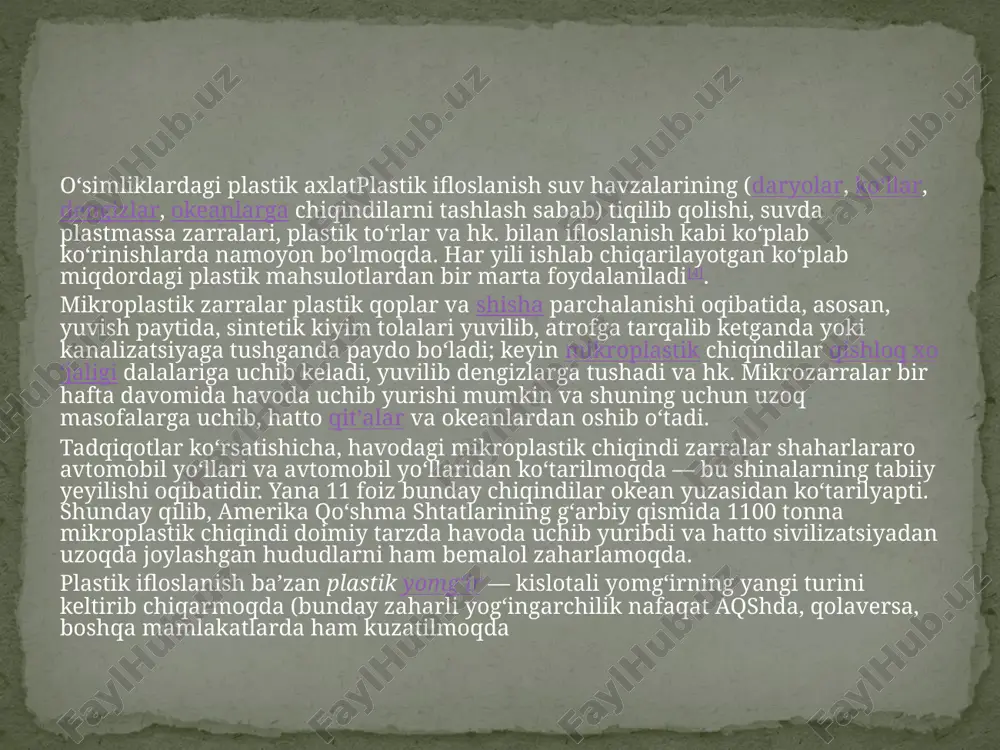 joylarni „plastik shoʻrva“ deb ataydi[10]. bu koʻzga koʻrinmas maydalangan qoldiqlar minglab kilometrlar suv ostida suzadi, koinotdan emas, faqat suv ostidan yoki suvosti kemasidan koʻrinadi. muammo shunchalik chigalki, unga qarshi kurashish juda ham qiyin. 260 dan ortiq hayvon turlari, jumladan, umurtqasiz jonzotlar plastikni tasodifan yutib yuborishi yoki plastik chiqindilarga oʻralib qolishi xabar qilingan. biror jonzot ularga oʻralashib qolsa, harakati keskin cheklanadi, bu esa unga oziq-ovqat topishni juda qiyinlashtiradi. oʻralib qolish odatda oʻlimga yoki ogʻir tana jarohati va yaralarga sabab boʻladi[13]. hisob-kitoblarga koʻra, har yili 400 000 dan ortiq dengiz sutemizuvchisi okeanlarning plastik ifloslanishi oqibatida nobud boʻladi. 2004-yilda shimoliy dengizdagi chagʻalaylar oshqozonida oʻrtacha oʻttiz donadan plastik buyum borligi hisoblab chiqilgan. plastik plastmassa turiga qarab, turli xil kimyoviy moddalarni oʻz ichiga oladi. kimyoviy moddalar qoʻshilishi plastmassaning koʻp maqsadli boʻlishi asosiy sababidir, shu sabab u bilan bogʻliq muammolarni ham keltirib chiqaradi. plastmassa ishlab chiqarishda ishlatiladigan ayrim kimyoviy moddalar teri orqali odam tanasiga soʻrilishi mumkin. …
