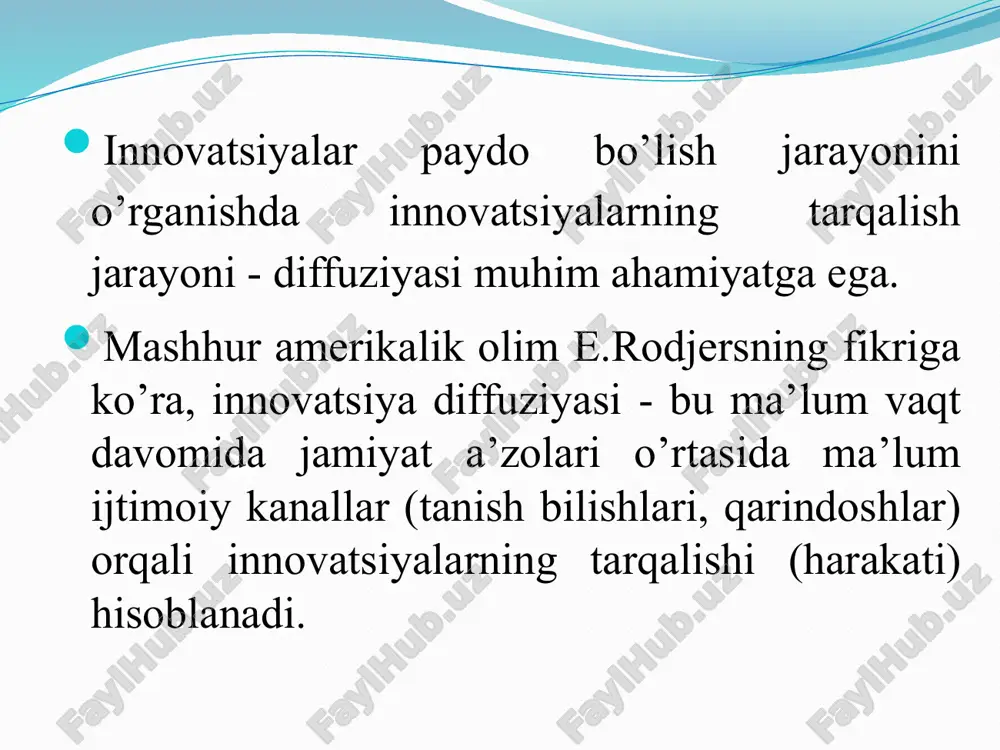 amaliy bo‘lgan biotexnologiya, kompyuter va nanotexnologiya kabi sohalarda ko‘p parametrli bilimlarning paydo bo‘lishi bir vaqtning o‘zida ko‘plab mutaxassislarni jalb qilish zarurligini keltirib chiqaradi; to‘plangan ko‘plab patentlangan ishlanmalardan kompaniyalar tomonidan mehnat, moliyaviy, moddiy va vaqt resurslari yetishmasligi sababli har doim ham to‘liq foydalanilmaydi; intellektual mulk uchun ochiq bozorning faol rivojlantirilishi; yangi ish joyiga avvalgi ish joyida olingan bilim va g‘oyalarning katta hajmini olib keladigan tajribali hamda professional, harakatchan kadrlarning tobora ortib borayotganligi; tadqiqot natijalarini tijoratlashtirish bosqichiga o‘tkazadigan yangi firmalarni yaratishda xususiy venchur kapitalining o‘sib borayotgan roli bu sohada uzoq vaqtdan beri faoliyat yuritib kelayotgan kompaniyalarning yangi g‘oyalarini tez-tez ishlatib turadi. bu esa kompaniyaning tashqi yopiq chegaralarini buzadi; ko‘pgina mahsulotlar va xizmatlarning bozorda har doim qisqarishi sababli qo‘shimcha qiyinchiliklar yuzaga keladi, shu sababli individual texnologiya muddati qisqaradi. yuqoridagi omillar bir vaqtning o‘zida ishlayotgan vaziyatlarda yopiq innovatsion model endi ishlamaydi. asosiy texnologiyalarni, marketing tadqiqotlarini va ilmiy-tadqiqot ishlarini birgalikda rivojlantirish uchun strategik sheriklik aloqalarini …