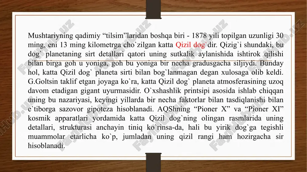 ming kilometr masofada aylanuvchi amal`teya kiradi. bu gruppaning eng uzoq yo`ldoshi kallisto planetadan 1,8 mln kilometr narida uning atrofida 16,7 er sutkasiga teng davr bilan aylanadi. bu gruppada eng kichik yo`ldosh amal`teya bo`lib, diametri 150 km, eng yirigi kallistoniki esa 5300 kilometrdir. galiley yo`ldoshlarining o`rtacha zichligi, planetadan uzoqlashgan sayin kamayadi. 3,2-3,6 g/sm3 dan (io uchun) 1,6 g/sm3 gacha (kolisto uchun). «pioner-10»ning ma`lum qilishicha, ganimed va io ning atrofida atmosfera mavjud. ganimed sirtida harorat tsel`siy shkalasida minus 115 gradusga boradi. galiley yo`ldoshlarining al`bedosini (quyosh nurlarini qaytara olish qobiliyatlarini) o`rganish, ularning sirti qalin muz bilan qoplangan degan taxminni beradi. 600 metrli radioteleskop (ratan-600) yordamida galiley yo`ldoshlarini o`rganish, ularning radiodiapazonida aniqlangan ravshanlik temperaturalari hayratga solarli darajada yuqoriligini ko`rsatadi. (kallisto uchun-900c, ganimed uchun-1050c ). bu sayyoralar uchun hisoblangan muvozanat temperaturadan ancha yuqori bo`lib, uning manbai ko`p kilometrli muz qatlami ostida «yashiringan» deyishga asos beradi. eng yuqori ravshanlik temperaturasi io da kuzatilib u shu qadar …