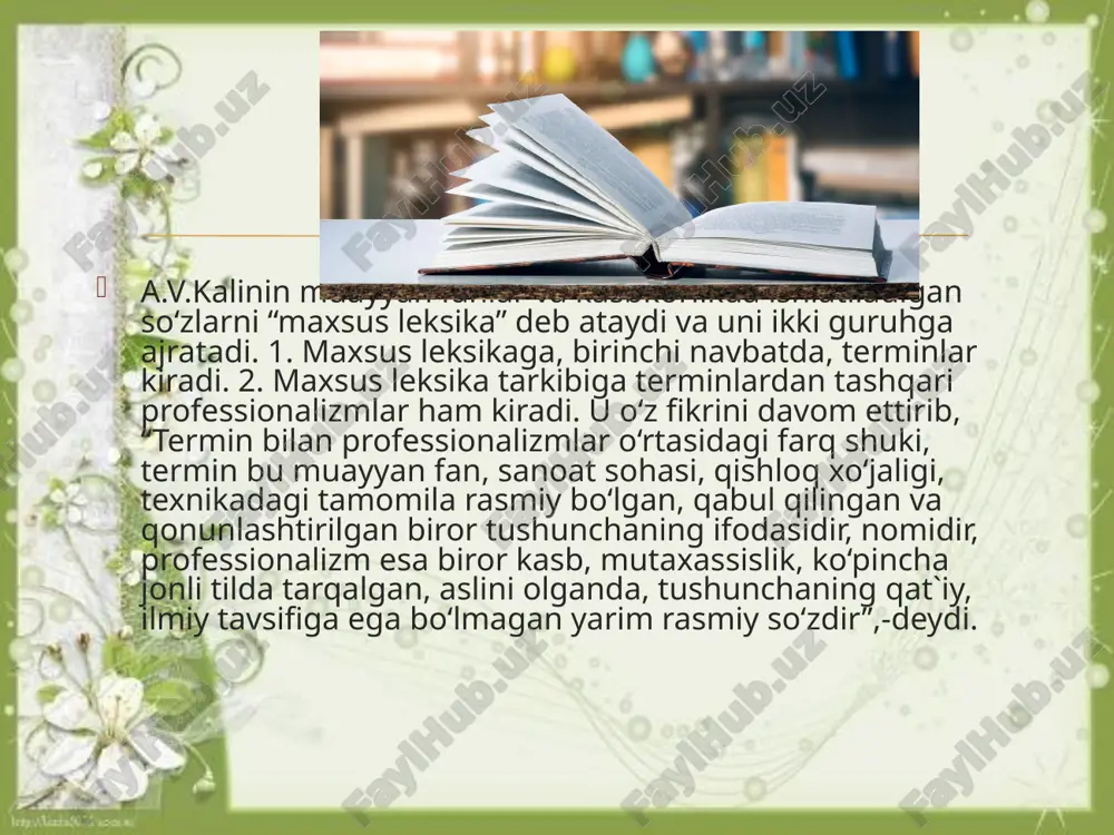 ruhiga tillar oilasi deyiladi. bugungi kunda jahonda eng keng tarqalgan tillar, jumladan inglizcha, ispancha, portugalcha, ruscha va hindcha hind-yevropa tillari; mandarin xitoychasi va kantoncha esa sino-tibet tillari; arabcha, amharcha va ivrit esa semit tillari; suahili, zulu va shona esa bantu tillari oilasiga kiradi. tilshunoslar fikriga koʻra bugun mavjud tillarning 50 dan 90 foizigachasi 2100-yilga kelib yoʻqolib ketadi.  til konkret nutq hodisalari (ayrim gaplar, hikoyalar, bir necha kishining suhbati va shu kabi), jumladan, ogʻzaki yoki mexanik usudda takrorlanadigan va yozuv orqali qayd etiladigan nutq hodisalarida mavjud boʻladi. koʻplab nutq hodisalarining struktur xususiyatlarini taxlil qilish, qiyoslash va umumlashtirish muayyan tilda mavjud boʻlgan elementlar va ular oʻrtasidagi munosabatlar majmuini yaxlit murakkab belgi tizimi sifatida anglash va tavsiflash imkonini beradi. hozirgi davrda turli millat, elat va qabilalarga tegishli 2500 dan 5000 tagacha (baʼzi manbalarda 3000—7000 oraligʻida) jonli til borligi maʼlum. ularning har birida barcha tillar uchun umumiy boʻlgan baʼzi universal struktur xususiyatlar koʻzga …