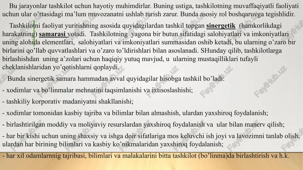 o’luvchi va tashkilotda qanday atmosfera mavjudligi va tashkilot a’zolari tashqaridagi shaxslar bilan qanday o’zaro hamkorlik qilishlarida nomoyon bo’luvchi muhit; tashkilotda ma’lum tadbirlarni o’tkazish, ma’lum ifodalar, belgilar va h.k.dan foydalanishda aks ettiriladigan hulqiy urf- odatlar. 12 tashqi muhit tashkilotni resurslar bilan ta’minlovchi manba bo’ladi. bunda tashkilot ham, o’z navbatida, buning uchun to’lov sifatida tashqi muhitga o’z faoliyatining natijalarini berishi kerak. shunday qilib, tashkilot tashqi muhit bilan doimiy ravishda o’zaro almashish holatida bo’ladi. u bilan aloqa uzilishi bilan, tashkilot ham tugaydi. tashkilotning tashqi muhit bilan o’zaro hamkorligi mavjud bo’lish imkoniyati, tashkilotning faoliyati, kerakli darajada ichki salohiyatini, hamda vujudga kelgan chetga chiqarishlarni bartaraf qilish va unga ko’rsatilayotgan xunik ta’sirlardan keyin ham quyilgan maqsadlarga erishishni ta’minlaydi. tashqi omillar tashkilotlar ichidagi barcha omillar va jarayonlarga ta’sir ko’rsatadilar, shuning bilan bir vaqtda ular tashkilotlarning boshqa operatsiyalariga nisbatan ko’proq darajada relevantli(muhim)dirlar. ularni ikkita asosiy guruhlariga ajratish mumkin. birinchisi tashkilotlar umumiy tashqi muhitining omillarini tashkil qiladilar, ular jamiyat, …