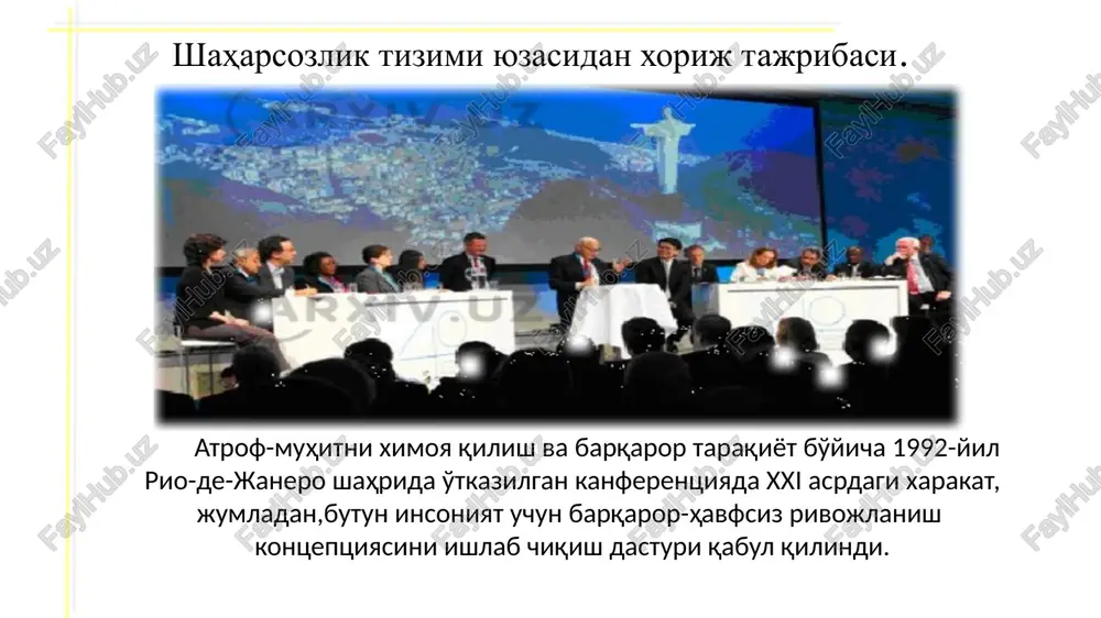 tegratsiyalashgan yondashuv orqali makon, materiallar va energiyani optimallashtirishga intiladigan arxitektura. iqlim o'zgarishida muhim rol o'ynaydigan innovatsion me'moriy loyihalar, bu minimal energiya iste'moli bo'lgan bino va inshootlarda yoqimli mikroiqlimni yaratishga imkon beradi. masalan: hududlarning iqlim sharoiti - quyoshning yuqori faolligi, yuqori harorat, toshqinlar - to'g'ri dizayn yordamida yumshatilishi mumkin. atrof-muhitning me'moriy dizayni xususiyatlari: 1. muayyan jug'rofiy joylashuvga muvofiq loyiha. 2. qayta tiklanadigan energiya tejaydigan qurilmalardan foydalanish. 3. atrof-muhitga kam ta'sir ko'rsatadigan qayta ishlangan materiallardan foydalanish. atrof-muhitga kam ta'sir ko'rsatadigan barqaror, ekologik, yashil qurilish. atrof-muhit ta'sirini minimallashtirishga harakat qiladigan va shu bilan sanoat inqilobining ta'sirini tartibga soladigan qurilish jarayonlari barqaror qurilish tushunchasi : muammolar: urbanizatsiya jarayonida inson rivojlangan hududlarda tabiatning ekologik muvozanatini (balans) buzgan holda qaytarilmas iz qoldiradi. zamonaviy jamiyat yangi murakkab arxitektura loyihalarini yaratishni talab qiladi, bu esa o'z navbatida qurilish materiallariga katta talabni yuzaga keltiradi, buning natijasida ushbu materiallarni ishlab chiqarish uchun yanada katta hajmdagi xom ashyoni qazib olish va …