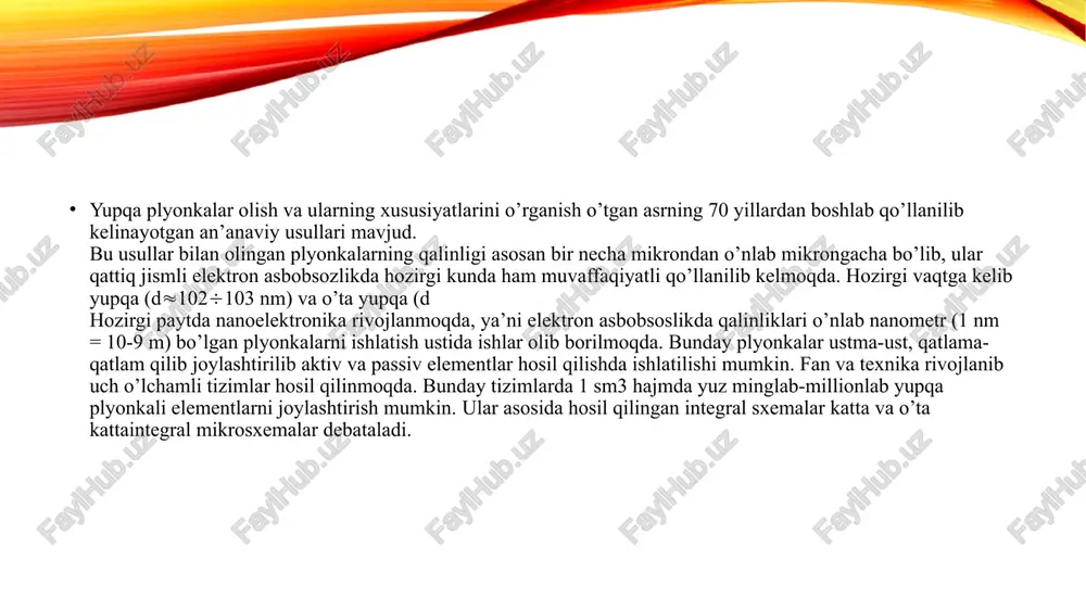 r deb ham atashadi). masshtabiga bog‘liq ravishda struktura nol o‘lcham (0d) yoki uch o‘lchamli (3d) hisoblanadi. bu erda d-dimention - o‘lcham, massiv, o‘lchov, kattalik, hajm so‘zlarining birinchi harfi bo‘lib, uning oldidagi raqam esa tuzilma geometrik o‘lchami tartibini bildiradi; - kvant simlar (ks) yoki kvant iplar (ki) - bunda strukturalar o‘lchamlari ikki yo‘nalish bo‘yicha bir necha atomlar orasidagi masofaga teng bo‘ladi, uchinchi yo‘nalish bo‘ylab esa o‘lcham makroskopik qiymatga ega bo‘ladi (1d); - kvant devorlar (kd), boshqacha aytganda, kvant chuqurliklar (kch) -strukturalarning o‘lchamlari bir yo‘nalish bo‘yicha qator atom oralig‘idagi masofa tartibida bo‘ladi, qolgan ikki yo‘nalish bo‘yicha esa o‘lcham makroskopik qiymatga ega bo‘ladi (2d). o‘lchami chegaralangan muhitda elektronlar holati va tashqi ta'sirlarga javobi quyidagicha kechishi mumkin. faraz qiling, o‘quvchi bola futbol maydonida turibdi. u uch o‘lcham bo‘yicha harakat qilishi, to‘rt tarafga yugurishi va yuqoriga sakrashi mumkin. demak, u x, y, z koordinata o‘qlar bo‘yicha erkin harakat qiladi. bunga bolaning uchta erkinlik darajasi bor …