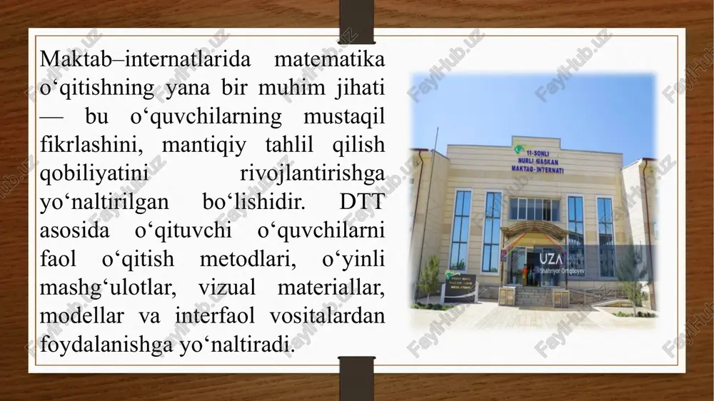 shakllarini o‘rganish. maqsad: o‘quvchilarga asosiy geometrik shakllarni tanishtirish; shakllarni taqqoslash, ajratish va atrof-muhitda aniqlash ko‘nikmalarini rivojlantirish; fazoviy tafakkur, mantiqiy fikrlashni rivojlantirish. kutilayotgan natijalar: o‘quvchi asosiy shakllarni nomlay oladi; shakllarni farqlaydi va tasniflay oladi; shakllarning xususiyatlarini amaliy ko‘rsatadi. jihozlar: rangli geometrik shakllar to‘plami, magnitli doska, loy, rangli qog‘oz, slaydlar. darsning borishi: 1. tashkiliy qism (3 daqiqa): – salomlashish, “shaklni top!” o‘yini bilan kirish (o‘qituvchi geometrik shaklni ko‘rsatadi, o‘quvchilar nomlaydilar). 2. yangi mavzuni tushuntirish (12 daqiqa): – har bir shaklning ko‘rinishini, tomonlari sonini, burchaklarini tushuntirish. – dastlabki tahlil: kvadrat – 4 teng tomoni bor; uchburchak – 3 tomoni bor; doira – burchaksiz shakl.. 3. amaliy mashg‘ulot (10 daqiqa): – “shakl yasaymiz” o‘yini: rangli qog‘ozdan shakllarni kesish. – “atrofimizdagi shakllar” mashqi: sinfdagi buyumlardan (soat – doira, deraza – to‘rtburchak) misollar topish. 4. mustahkamlash (7 daqiqa): – “shaklni joyiga qo‘y” mashqi: doskada aralash shakllar beriladi, o‘quvchi ularni guruhlaydi. – “men qaysi shaklman?” o‘yini orqali …