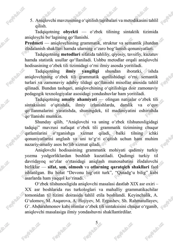 qlovchi tahlili o‘zbek tili sintaksisining dolzarb masalalaridan biridir. 1.1. aniqlovchi tushunchasining tarixiy shakllanishi va o‘rganilish bosqichlari o‘zbek tilida aniqlovchi hodisasining ildizlari qadimgi turkiy yozma manbalarga borib taqaladi. qadimgi turkiy til yodgorliklari – “qutadg‘u bilig”, “devonu lug‘otit turk”, “o‘rxun-enasoy bitiklari”da so‘zlar o‘rtasida aniqlash munosabatini ifodalovchi birliklar faol qo‘llangan. masalan, “ulug beg”, “yashil yer”, “bizning xalq” kabi birikmalarda sifat, qaratqich yoki olmosh shaklidagi so‘zlar aniqlovchi vazifasida keladi. o‘zbek tili grammatikasida aniqlovchi haqidagi dastlabki ilmiy qarashlar xix asr oxiri va xx asr boshlarida shakllandi. bu davrda rus turkologlari (n. i. ilminskiy, k. k. yudaxin) va mahalliy grammatikachilar (f. abdullaev, a. g‘ulomov) tomonidan aniqlovchi masalasi tahlil qilingan. sovet davrida o‘zbek sintaksisining ilmiy asoslari yaratildi. sh. rahmatullayev, m. asqarova, m. ergashev, g‘. abdurahmonov kabi olimlar aniqlovchining semantik va struktur jihatlarini aniqlashda katta hissa qo‘shdilar. 8 masalan, sh. rahmatullayev “o‘zbek tili sintaksisi” asarida aniqlovchini “otga bog‘lanib, uning ifodalayotgan predmetini belgi yoki nisbat orqali aniqlovchi bo‘lak” deb …