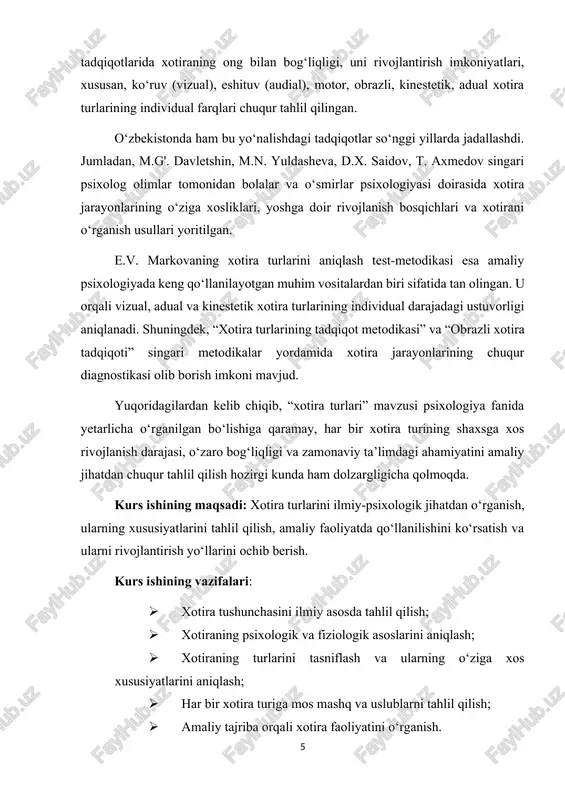 sini takomillashtirishda qo‘llanilishi mumkin. kurs ishining tuzulishi: kirish qismi, uch bob, to’qqizta paragraph, xulosa, glossariy va foydalanilgan adabiyotlar ro’yhatidan iborat. i bob. xotira psixologik mohiyati, mexanizmlari va turlari 1.1. xotira tushunchasi va uning psixologik xususiyatlari xotira – shaxs psixik hayotini belgilab beruvchi xususiyat. uning ahamiyati o‘tmish voqealarini qayd etish bilan cheklanmaydi. axir hozirgi zamondagi hech qanday harakatni jarayonlardan tashqarida tasavvur qilib bo‘lmaydi; eng oddiy psixik aktning sodir bo‘lishida har bir elementni keyingisiga bog‘lash uchun esda saqlab qolish katta ahamiyatga ega. bunday bog‘lanishga layoqatsiz bo‘lgan insonning rivojlanishi mumkin emas. faqat xotira insoniylik madaniyatining yo‘qolib ketmasligiga, tafakkurimizning tadbiq etilishiga va tuyg‘ularimizning kechishiga ko‘mak beradi. bosh miya po‘stlog‘ida paydo bo‘ladigan tashqi olam obrazlariizsiz yo‘qolib ketmaydi. ular uzoq vaqt davomida saqlanib qoladigan iz qoldiradilar. psixikamizdagi xotira ularning zahirasi bo‘lib xizmat qiladi. unda kechadigan barcha jarayonlar mnemik jarayonlar deb ataladi (yunonchadan «mnema»xotira). shunday qilib, xotira – bu inson tomonidan o‘tmish tajribasini esda olib qolish, saqlash …