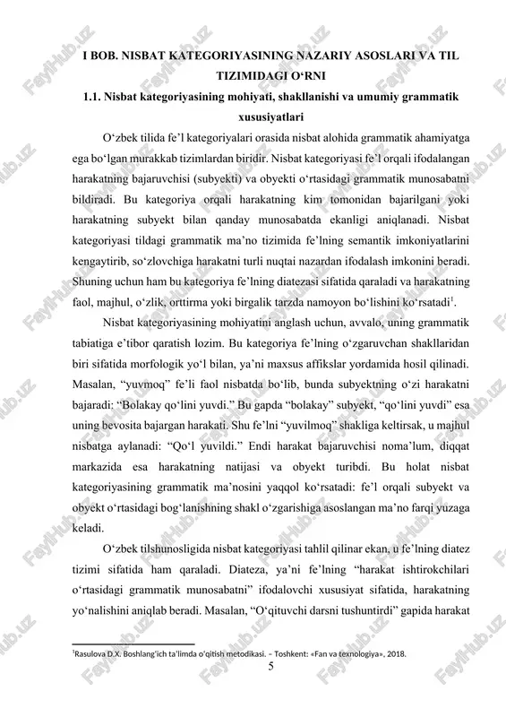rni ifodalaydi. nisbat kategoriyasining grammatik tabiatini chuqur anglashda uning morfologik ifoda vositalari alohida o‘rin tutadi. o‘zbek tilida nisbatlar asosan so‘z yasovchi affikslar orqali ifodalanadi: “-il”, “-in”, “-ish”, “-tir”, “-ish” kabi qo‘shimchalar turli nisbat turlarini hosil qiladi[footnoteref:2]. masalan, “yuvmoq – yuvilmoq”, “ko‘rmoq – ko‘rinmoq”, “tushuntirmoq – tushuntirilmoq”, “o‘qitmoq – o‘qitilmoq” kabi misollar bu jarayonni yaqqol namoyon etadi. shuningdek, bu qo‘shimchalar fe’lga grammatik ma’no qo‘shish bilan birga, uning semantik tuzilishini ham o‘zgartiradi. shu boisdan nisbat kategoriyasi morfologik shakl bilan semantik ma’noning uyg‘unligini ifodalovchi grammatik birlik sifatida qaraladi. [2: mengliyev, b. baxtiyor mengliyev: o‘zbek adabiy tili (o‘quv qo‘llanma). – toshkent: kitob, 2024.] nisbat kategoriyasi nafaqat morfologik, balki sintaktik darajada ham faol ishlatiladi. gap qurilishida fe’lning nisbat shakli subyekt va obyektning joylashuvi, gapdagi urg‘u markazini o‘zgartiradi. masalan, “o‘quvchi daftarni yozdi” gapida subyekt faol, obyekt esa harakatdan ta’sir ko‘radi. “daftar yozildi” shaklida esa obyekt asosiy urg‘uga chiqadi, subyekt esa noma’lum bo‘lib qoladi. bu holat tildagi …