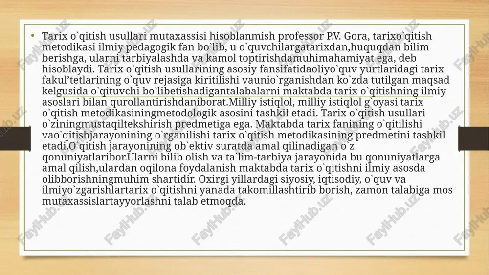 ar bir-biriga uzluksiz ta`sir ko`rsatibboradi. tarixo`qitishda ana shu qonuniyatlarga suyanmasdan, ularni e`tiborga olmasdanturibyaxshi natijaga erishib bo`lmaydi tarix o`qitishda eng muhim tamoil bu tarixiy ketmaketlik (xronologiya)dir.buning buzilishini hech qachon kechirib bo`lmaydi. tarixiy voqea-xodisalarningbarchasi kunma-kun, yilma-yil, ketma-ketlikda bayon etilishi shart. butamoilsho`rolar davrida ham buzilmadi. yana bir tamoil bu ilmiy xolislikdir. buning ma`nosi shundaki, tarixiyvoqealar kerakli manbalar orqali ilmiylik asosida yoritib berilishi kerakvabundahech bir mafkura xizmati uchun yo`naltirmasligi kerak. misol uchun, o`zbekdavlatchiligi tarixi 2700-yillik tarixga ega. birgina shu ma`lumotni berishuchunmanbani o`rganish kerak, o`rganganda ham ilmiylik asosida. o`zbekdavlatchiligitarixining 2700-yillik tarixi xaqida biz eng avvalo «avesto»danbilibolishimizmumkin va x.k. bu ma`lumotning noto`g`ri bo`lmasligi uchun boshqamanbalarham o`rganilmog`i zarur (davlatchilikka oid). yana bir misol zardushtiylikvatanturon ekanligi. buni «avesto»dan tashqari ko`pgina arxeologikmanbalarhamisbotlaydi. shu tariqa har bir tarixiy ma`lumot ilmiy xolislik asosidaberilmog`ikerak. sho`rolar davrida shu tamoil buzib ko`rsatildi. ya`ni tarixiyma`lumotlarnimafkuraga xizmat qildirish uchun sohtalashtirildi. inson omili tarix o`qilishining muhim tamoili sho`rolar davridayagonakommunistik mafkura iskanjasidagi ta`lim, tarix o`qitish mazmunansayozgina 7 emas, …