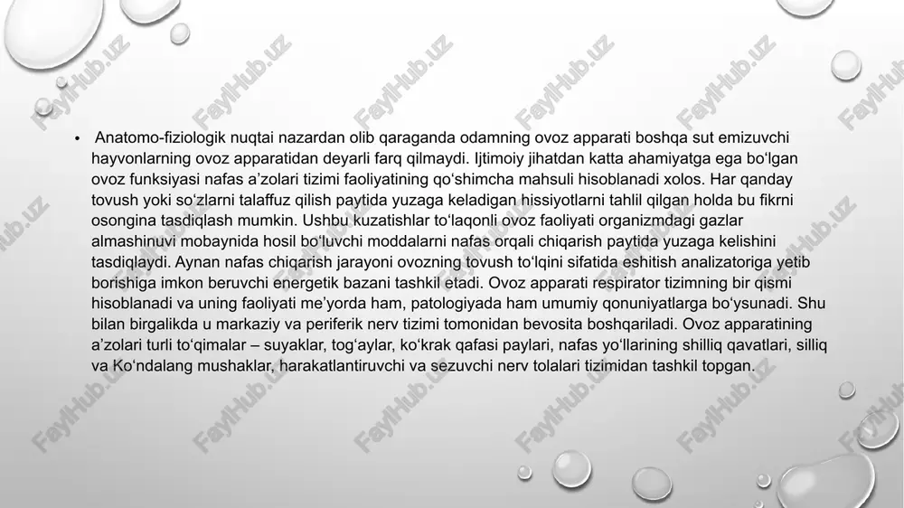 iyatga ega. me’yorda hiqildoq harakatchan bo‘lib, talaffuz qilinayotgan tovushning balandligidan kelib chiqqan holda yuqori yoki quyi o‘rinni egallaydi. baland tovushni talaffuz qilganimizda hiqildoq ko‘tariladi va ovoz teshigi hamda rezonatorlar o‘rtasidagi masofani kamaytiradi, past tovushni talaffuz qilganimizda esa hiqildoq pastga tushadi va hiqildoq hamda ko‘krak qafasi rezonatsiyasini kuchaytiradi. shunday qilib, ovoz apparati normal faoliyat yuritishi uchun quyidagilar muhim ahamiyatga ega hisoblanadi: kuchli, davomli, ratsional fonatsion nafas chiqarish; hiqildoqni tutib turuvchi mushaklar va ovoz mushaklari tonusining yetarlicha ekanligi; rezonator bo‘shliqlaridagi shilliq qavatlarning sog‘lom ekanligi. ovoz hiqildoqda hosil boʻladi: oʻpkadan chiqayotgan havo oqimi, bir-biriga tegib turgan ovoz boylamlari oraligʻidan oʻtib uni tebratadi, natijada nozikkina ovoz hosil boʻladi, soʻngra buni yuqori rezonatorlar (ogʻiz boʻshligʻi, halqum, burun va yondosh boʻshliqlari) kuchay-tirib berib, ovoz oʻziga xos ohang (tembr) oladi. oʻpkadan chiqayotgan havo oqimining kuchiga, jips turgan ovoz boylamlarining koʻrsatayotgan qarshiligi va ularning tebranish amplitudasiga qarab, ovoz kuchli yoki kuchsiz, shuningdek, tebranishining uzunligi va chas-totasiga qarab baland …