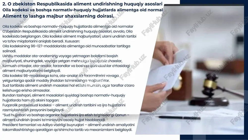 lga oshirilishini majburiy ijro byurosi (mib) nazorat qiladi. mib tomonidan: aliment toʻlovlarining har oylik ijrosi hisobga olinadi; qarzdor toʻlovlarni amalga oshirmasa, ogohlantirish beriladi; uzoq muddat to‘lamaslik holatlarida, majburiy choralar qo‘llaniladi. nazorat quyidagi huquqiy asoslarda amalga oshiriladi: oila kodeksi (99–108-moddalar); “sud hujjatlari va boshqa organlar hujjatlarini ijro etish toʻgʻrisida”gi qonun; maʼmuriy javobgarlik toʻgʻrisidagi kodeks; jinoyat kodeksi (122-modda). 01 aliment toʻlamaganlik uchun javobgarlik turlari a) maʼmuriy javobgarlik agar aliment toʻlovchi: sud qaroriga qaramay, oʻz majburiyatini o‘z vaqtida bajarmasa, yoki uzrli sababsiz kechiktirsa, unga maʼmuriy javobgarlik toʻgʻrisidagi kodeksning 47-moddasi asosida ogohlantirish, jarima yoki ikki ajburiy jamoat ishlari belgilanadi. 🔸 jazo turlari: eng kam ish haqining maʼlum miqdorida jarima; 15 kungacha maʼmuriy qamoq; mib tomonidan ogohlantirish va muddat berish. b) jinoiy javobgarlik. agar shaxs alimentni uzrli sabablar bo‘lmagan holda 3 oydan ortiq toʻlamasa; yoki mib tomonidan berilgan ogohlantirishdan keyin ham qarzni to‘lamasa, unda jinoyat kodeksining 122-moddasiga asosan javobgarlikka tortiladi. 02 3. aliment qarzdorligini hisoblash …