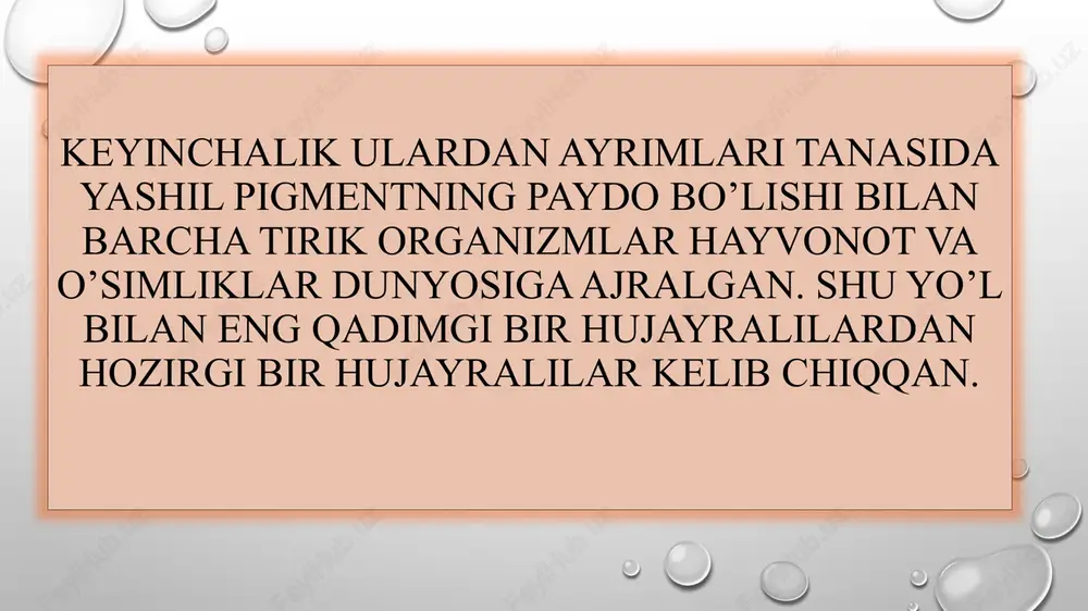 alqin qiladi. u geraklid elementlar haqida bildirgan ilk fikrni rivojlantirib, ularning aralashuvi juda turli ko‘rinishlar hosil qiladi, ayrimlari bir-biriga to‘g‘ri kelmasa, parchalanib ketsa, ayrimlari qulay sharoitda saqlanib qoladi, elementlarning qo‘shilishi natijasida hayvonlarning organlari paydo bo‘ladi, hosil bo‘lgan organlarning qo‘shilishi natijasida butun organizmlar paydo bo‘ladi, deydi. 4.organizm va muhit. sayyoramizdagi tirik organizm geografik qobiq bilan chambarchas bog’ liqdir. chunki har qanday tirik organizm geografik muhitga moslashib, rivojlana boradi. tirik organizm bilan geografik muhitning o’zaro munosabatlarini maxsus fan ekologiya fani o’rganadi. tirik organizmni o’rab turadigan, uning holatiga, rivojlanishiga, ko’payishiga bevosita yoki bilvosita ta’sir ko’rsatadigan barcha o’lik va tirik elementlar (yorug’lik, issiqlik, suvlar, shamollar, turli mavjudotlar va boshqalar) tashqi muhit hisoblanadi. o’sha muhitning organizmga ta’sir etuvchi elementlari ekologik faktorlar deb yuritiladi. organizmning muhitga moslashishi-organik dunyoning rivojlanish jarayonida uzoq davrli tabiiy tanlanishning tarixiy samarasidir. qaysi tirik organizm muhitga moslasha olmasa, u yashay olmaydi, faqat moslashganlarigina yashaydi. masalan, suvsiz, issiq, qumli cho’llarda shu sharoitga moslashgan …