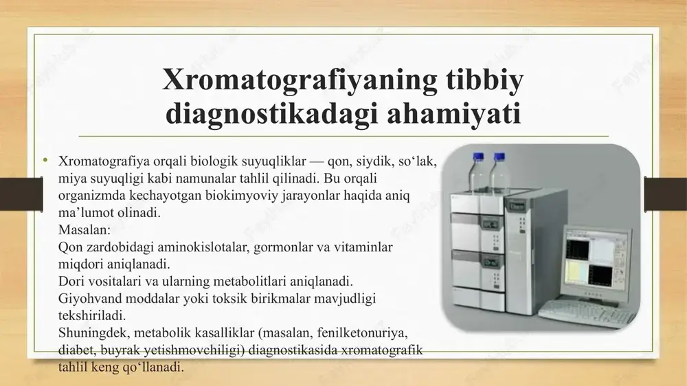 arni kuzatishda muhim ahamiyatga ega. xromatografiya yordamida olingan aniq ma’lumotlar shifokorlarga to‘g‘ri tashxis qo‘yish, samarali davolash dasturini tanlash va bemor salomatligini nazorat qilish imkonini beradi. zamonaviy innovatsiyalar ushbu usulning imkoniyatlarini yanada kengaytirmoqda. hplc turlari hplc turli statsionar va harakatchan fazalar kombinatsiyasiga asoslanib bir nechta turlarga boʻlinadi: 1. normal fazali xromatografiya (np-hplc): polar statsionar faza (masalan, silika) va nopolar harakatchan faza (masalan, heksan) ishlatiladi. polar birikmalar koʻproq ushlanadi. 2. teskari fazali xromatografiya (rp-hplc): nopolar statsionar faza (masalan, c18 bilan qoplangan silika) va polar harakatchan faza (suv yoki suv/organik erituvchi aralashmasi) ishlatiladi. eng keng tarqalgan hplc turi. 3. ion almashinuv xromatografiyasi: zaryadlangan molekulalarni ajratish uchun ishlatiladi. statsionar fazada ion almashinuv guruhlari mavjud. 4. hajmli istisno xromatografiyasi: molekulalarni oʻlchamlariga qarab ajratadi. katta molekulalar avval chiqadi. 5. xiral xromatografiya: optik izomerlarni (enantiomerlarni) ajratish uchun maxsus statsionar fazalar ishlatiladi. hplc turlari hplc tizimining asosiy komponentlari 1. erituvchi rezervuari: harakatchan fazani saqlash uchun ishlatiladi. 2. yuqori …