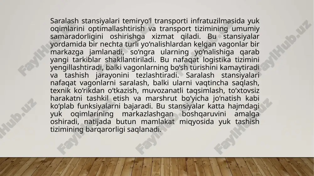 vagonning harakati, yuk turi, yo‘nalishi va texnik holati real vaqt rejimida monitoring qilinadi. dispecherlar barcha jarayonni bir markazdan boshqarish imkoniyatiga ega bo‘ladi, bu esa tezkor va aniq qarorlar qabul qilishga yordam beradi. signalizatsiya va harakatni boshqarish tizimlari avtomatlashtirilgan shaklda ishlaydi. har bir yo‘l chizig‘ida o‘rnatilgan datchiklar, tormoz uskunalari va yo‘l almashtirgichlar markaziy boshqaruv tizimi bilan integratsiyalangan. bu tizimlar orqali vagonlarning harakat tezligi, to‘xtash joylari va yo‘nalishlari aniq belgilab boriladi. ushbu avtomatlashtirilgan vositalar saralash jarayonini tezlashtiradi va harakat xavfsizligini oshiradi. zamonaviy avtomatlashtirish tizimlarining yana bir muhim afzalligi – ularning yuk oqimini oldindan tahlil qilish va rejalashtirish imkoniyatidir. statistik ma’lumotlar, harakat jadvali va yuklar to‘g‘risidagi axborotlar tizimga kiritiladi va bu asosda eng maqbul saralash rejasi tuziladi. shuningdek, avtomatlashtirilgan tizimlar avariyaviy holatlarni tez aniqlaydi va bartaraf etadi, bu esa uzluksiz va xavfsiz ish jarayonini ta’minlaydi. avtomatlashtirilgan saralash stansiyalarida mehnat unumdorligi oshadi, ishchi kuchiga bo‘lgan ehtiyoj kamayadi va ekspluatatsion xarajatlar sezilarli darajada kamayadi. ularning …