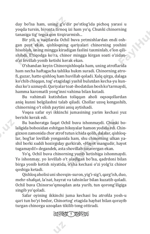 chunki bu gaplarni bilmagan odam ham, ochil buvani ko‘rsa, albatta bir azim kuch esiga tushib: «chinorday odam ekan!» deb, bir karra hayrat barmog‘ini tishlamog‘i bor. ...ochil buva o‘rtancha o‘g‘li brigadir tolibjon bilan birga hovli to‘ridagi alohida xonada istiqomat qilardi. irg‘ay tayog‘ini to‘qillatib guzardan qaytib kelsa, hovlida mashina tayyor tur- gan ekan. tolibjon ham uvali-juvali, xotin, bola-chaqasi bilan chiqib boboni kuzatgani otlangan edi. bobo shofer bolaning salomiga alik oldi-da, ayvonga chaqqon chiqib, qoziqdagi sa- far chakmonini bilagiga soldi. keyin kelinining, nevaralarining peshanalaridan bir-bir o‘pdi. – azimjon, kun tig‘iga qolmay yo‘lga chiqib olaylik! – dedi ochil buva mashina tomon yurib. ichkaridan hali ohori to‘kilmagan yangi beqasam to‘n kiygan, jussasi kichik, mul- lavachchaga o‘xshash rangi siniqqina bir yigit ikkita tugun ko‘tarib chiqdi. azimjon shu edi. ochil buvaga qaraganda u boshqa bir olam: g‘archli yaltiroq etik, ipak ko‘ylak... ham- masi bejirim, hammasi nafis, taxi buzilmagan. ayniqsa beqasam bilan chust do‘ppini endi kiyganga o‘xshaydi, xuddi …