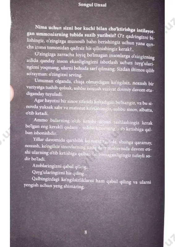 sin. 13 siz insonlarning o'zlarini emas, balki ularning o'zingiz uchun xislatlarini sevasiz. foydali oladi? ular sizni qanchalik baxtli qila ular siz uchun nimalarga qodir? ular sizdan hech qachon ranjimasligi kerak, ammo siz ularni ranjitganingizda xafa bo'lmasliklari kerak, to'g'rimi? siz tanqid qilishingiz mumkin, ammo u aslo sizni tanqid qil masligi kerak, to'g'rimi? demak, siz insonlarni emas, o'z ichingizdagi xudbinligingizni sevasiz. shu tufayli ham o'zingizga foydasi tegmaydigan, "ortiqcha" insonlarni atrofingizda ushlab o'tirmaysiz. ulardan xabar kelmay qo'ysa, izlamaysiz. ularning hol-ahvoli bilan qiziqmaysiz. bi ron-bir tashvishi bo'lsa, tashvishi haqida hatto o'ylamaysiz ham. shuni bilmaysizki, u insonda ham allohdan qo'rqadigan qalb va bitishi kutilayotgan yaralar bor. sevgan ininsonni inson ekanligi uchun sevish kerak. o'sha soningizga munosib va loyiq bo'lishingiz kerak. sezyapsizmi-yo'qmi - bilmayman-u, ammo har narsani juda tez tugatyapmiz. 14 kaktuslar ham gullaydi bir lahzada samimiy bo'lamiz, bir lahzada baxtdan osmon ga uchgan oyoqlarimiz yerga tegadi. qilingan barcha go'zalliklarni arzimas sanab, lekin bitta xa todan …