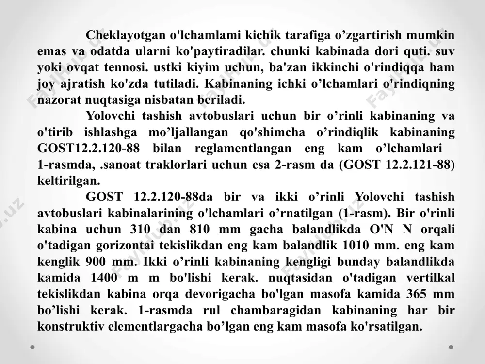 nglik 900 mm. ikki o’rinli kabinaning kengligi bunday balandlikda kamida 1400 m m bo'lishi kerak. nuqtasidan o'tadigan vertilkal tekislikdan kabina orqa devorigacha bo'lgan masofa kamida 365 mm bo’lishi kerak. 1-rasmda rul chambaragidan kabinaning har bir konstruktiv elementlargacha bo’lgan eng kam masofa ko'rsatilgan. 1-rasm. bir o'rinli avtobus kabinasining ichki o'lchamlari kabinasining ichki o’lchamlari quyidagi parametrlarga ega kabina kirish va chiqish bo'yicha xavfsizlik talablarini to’liq qanoatlantiradi: - kabina polining tayanch yuzadan balandligi 1008 mm; - eshik o’rnining balandligi 1600 mm ; - eshik o’rnining kengligi 400 mm: zinapoyaning kengligi,chuqurligi va tayanch yuza sathidagi balandligi mos ravishda 300, 100 va 520 mm: - pol yuzasi sathi va oxirgi zinapoya orasidagi masofa 3 16 mm; - zinapoyaning tashqariga olib chiqish burchagi 55...65°. xalqaro iso va milliy standartlarning talablariga ko'ra avtobuslar albatta tutqich dasta va (yoki) panjaralari bo'lgan zinapoya va (yoki) narvonlar bilan jihozlangan bo’lishi kerak. joylashish, o’lchamlar, bu elementlarning materiallariga talablar stundartda ko’rsalib o'tilgan. …
