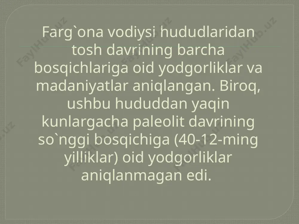 va h.k.larni kiritish mumkin eng muhimi, bu yerdagi tosh uyumlari orasidan paleolit davri odamlari tomonidan ishlov berilgan tosh buyumlarning topilishi boldi. shunday qilib, jonobod qishlog`ining yuqori qismidan toshdan yasalgan nukleuslar, uchirindilar, teriga, yog`ochga hamda suyakka ishlov berish uchun mo`ljallangan kesgichlar va tosh pichoqlar totishsimon retushli qurollar, hamda hayvon suyaklariga ishlov beradigan tosh topildi. ushbu tosh buyumlar ishlanish texnikasiga kora so`nggi paleolit davrining birinchi yarmi, ya`ni miloddan avvalgi 40-20-ming yilliklar bilan sanalanishi mumkin. tosh qurollari yuqorida ta`kidlaganimizdek, jonobodning galkali adirlaridan qadimgi odamlar tomonidan ishlov berilgan 14 ta tosh buyum yig`ib olindi. ular kremniylashgan oxaktosh (11 ta) va kremniylashgan slaneslardan (3 ta) ishlangan. ushbu buyumlarning barchasi galkali materiallardan tayyorlangan. kolleksiyada nukleuslar, kesgichlar, tishsimon va oyib-kertib ishlangan qurollar, tosh randalar, pichoqlar hamda uchirindilar aniqlandi. shuningdek, to`plamda kombinasiyalashgan qurollar ham mavjud bo`lib, ular so`nggi paleolit davri uchun xosdir. shunday qilib, farg`ona tarixida birinchi marta qo`qon atrofidan so`nggi paleolit davriga oid arxeologik materiallar topildi. bu …