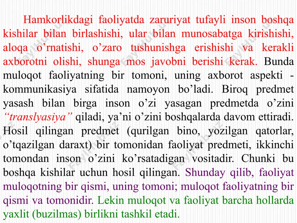 oni) 3. muloqotning persepsiv tomoni (ya’ni, muloqotga kirishuvchi tomonlarning bir-birlarini idrok etishlari va tushunishlari bilan bog’liq bo’lgan murakkab psixologik jarayon) 1. muloqotning kommunikativ tomoni (ya’ni, muloqotga kirishuvchilar o’rtasidagi ma’lumot va axborotlar almashinuvi jarayoni) muloqotning kommunikativ tomoni deyilganda, uning shaxslararo axborotlar, bilimlar, g’oyalar, fikrlar almashinuvi jarayoni sifatidagi vazifalari nazarda tutiladi. bu jarayonning asosiy vositasi bo’lib til xizmat qiladi. ma’lumki, aloqa vositasi sifatida nutqning asosan ikki turi farqlanadi: yozma va og’zaki nutq. odamlar muloqot jarayonida so’zlardan tashqari turli xil harakatlardan, qilqilardan, holatlardan, kulgu, ohanglar va boshqalardan ham foydalanadilar (ya’ni psixologik ta’sir vositalaridan). ular muloqot jarayonini yanada kuchaytirib, uni to’ldiradi, ba’zan esa nutqli muloqotning o’rnini bosadi. buyuk rus yozuvchisi l.tolstoy odamlarda 97 xil kulgu turi hamda 85 xil ko’z qarashlar turi borligini kuzatgan. g.m.andreyevaning yozishicha, odam yuz ifodalari, nigohlarining 2000 ga yaqin ko’rinishi bor. ayniqsa, birinchi bor uchrashganda ko’zlar to’qnashuvi, nigohlarning roli keyingi muloqotning taqdiriga kuchli ta’sir ko’rsatishi aniqlangan. muloqotning noverbal vositalarining milliy …