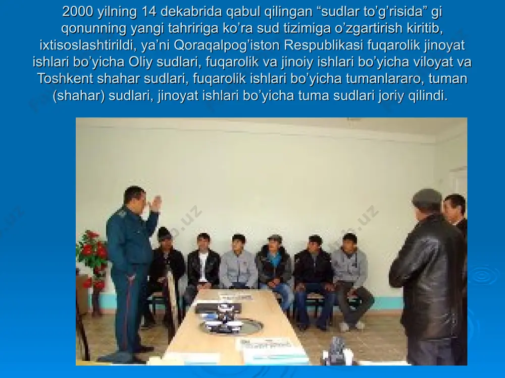 a; sud qarori bilan muomalaga layoqatsiz deb topilgan taqdirda; o’zbekiston respublikasi fuqaroligini yo’qotgan taqdirda sudyalar vakolatiquyidagi asoslardan biri mavjud bo’lganidagina to’xtatilishi mumkin: 1)sudya o’z lavozimiga zid faoliyat bilan shug’ullanayotgan bo’lsa; 2) sudya tibbiy yo’sindagi majburlov choralariga tortilgan yoki sud qarori bilan uning muomalaga layoqati cheklangan bo’lsa; 3) sudya sud qarori bilan bedarak yo’qolgan deb topilgan bo’lsa; konstitutsiyaviy sudning to’xtami uning o’z tashabbusi bilan quyidagi hollarda qaytadan ko’rib chiqilishi mumkin. to’xtam qabul qilingan paytda konstitutsiyaviy sudga noma’lum bo’lgan yangi muhim holatlar ochilsa; to’xtam qabul qilinishiga asos bo’lgan konstitutsiyaviy norma o’zgargan bo’lsa; 3)konstitutsiyaviy sud to’xtam belgilangan ish yuritish tartibini buzgan holda qilingan deb topsa. “sudlar to’g’risida”gi qonning 14-moddasiga muvofiq, oliy sud raisi, uning o’rinbosari va o’rinbosarlari,sudlov hay’atlari raislari, o’zbekiston respublikasi oliy sudi sudyalaridan iborat bo’lib quyidagi tarkibda ish olib boradi: o’zbekiston respublikasi oliy sudi plenumi; o’zbekiston respublikasi oliy sudi rayosati; fuqarolik ishlari bo’yicha sudlov hay’ati; jinoyat ishlari bo’yicha sudlov hay’ati; harbiy hay’at; …
