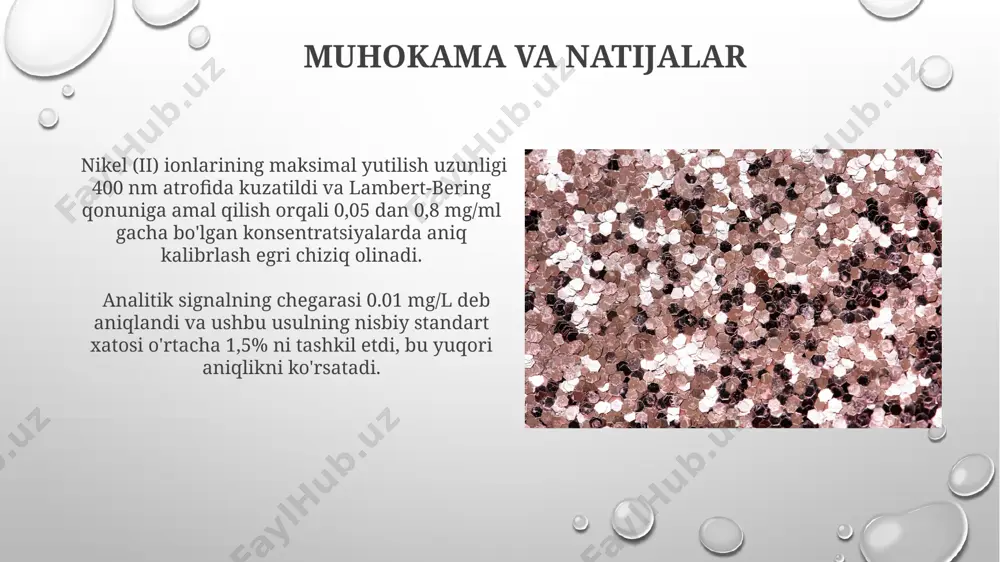 ya etiladi. nikel(ii) konsentratsiyasini hisoblashda, o'lchangan absorbans qiymatidan bo'sh probirkaning absorbansini ayirish kerak. bu, tekshirilayotgan namuna tarkibidagi matritsa ta'sirini hisobga olish uchun muhimdir va aniqroq natijalarga olib keladi. tavsiyalar o'lchov xatolarini kamaytirish uchun har bir namunani kamida uch marta o'lchash va olingan natijalarning o'rtacha qiymatini hisoblash tavsiya etiladi; standart deviatsiya 0,01 dan kam bo'lishi kerak. analitik signallarni aniqroq olish uchun, namunalarni tayyorlashda 1:10 dan 1:100 gacha bo'lgan suyultirish nisbatlarini qo'llash maqsadga muvofiqdir, bu standart qiymatlardan ancha katta bo'lmagan konsentratsiyalarni ta'minlaydi. tahlil uchun namunalar tayyorlash tahlil uchun 0,1 gramm nikel rudasi namunasi to'g'ri o'lchab olinib, 100 ml hajmli kolbaga solinadi va hno₃ va hcl aralashmasi bilan to'liq eritiladi. rudaning to'liq erishi uchun namunani qaynatish va 12 soat davomida qizdirilgan suv hammomida ushlash kerak bo'lishi mumkin. nikelning ahamiyati va tarqalishi nikelning jahon miqyosidagi yillik ishlab chiqarilishi 2 million tonnadan oshadi va bu po'lat, zanglamaydigan po'lat va boshqa qotishmalar ishlab chiqarishda muhim ahamiyatga …