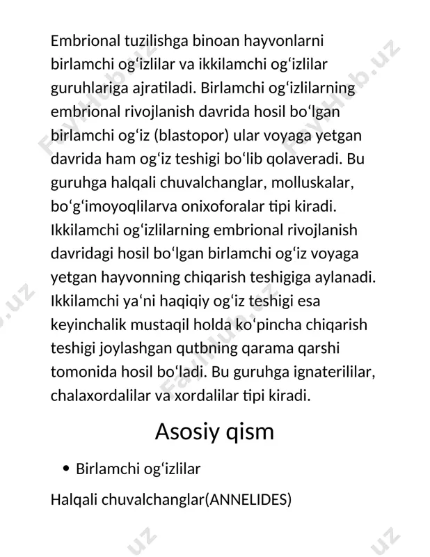 hayvonlar. ular faqat jinsiy urug‘lanish orqali ba‘zan partenogenez ko‘payadi. · mollyuskalar (mollusca) mollyuskalar xilma xil tuzilgan eng qadimgi hayvonlar guruhi hisoblanadi. ular quyidagi xususiyatlar bilan boshqa hayvonlardan ajralib turadi. ko‘pchilik mollyuskalar bilaterial simmetriyali hayvonlar. biroq bir qancha turlarida organlarning joylashishi o‘zgarib, tana simmetriyasi ikkilamchi buzilib assimmetrik shaklga kiradi. ko‘pchilik mollyuskalarning tanasi bo‘g‘imlarga bo‘linmagan. faqat tuban tuzilgan mollyuskalarda metamerik tuzilishga xos bo‘lgan belgilarni ko‘rish mumkin. mollyuskalar ikkilamchi tana bo‘shliqli hayvonlar bo‘lib selom qoldig‘i yurakoldi xaltasi va jinsiy bezlar bo‘shlig‘idan iborat. mollyuskalar tanasining asosi mantiya deb ataladigan teri burmasi bilan o‘ralgan. mantiyasi bilan tana bo‘shlig‘i orasida mantiya bo‘shlig‘i mavjud bo‘lib bu yerda jabralar va ayrim sezgi organlari joylashgan. ayirish, orqa chiqaruv va jinsiy bezlarning teshigi ham ana shu bo‘shliqqa ochiladi. tanasining orqa tomonida mantiyadan hosil bo‘lgan chig‘anog‘i joylashgan. chig‘anoq tanani himoya qilib turadi. bir qancha mollyuskalarning chig‘anog‘i tarixiy taraqqiyot davrida yo‘qolgan. qon aylanish sistemasi ochiq bo‘lib qoni tomirlar orqali oqishi bilan birga …