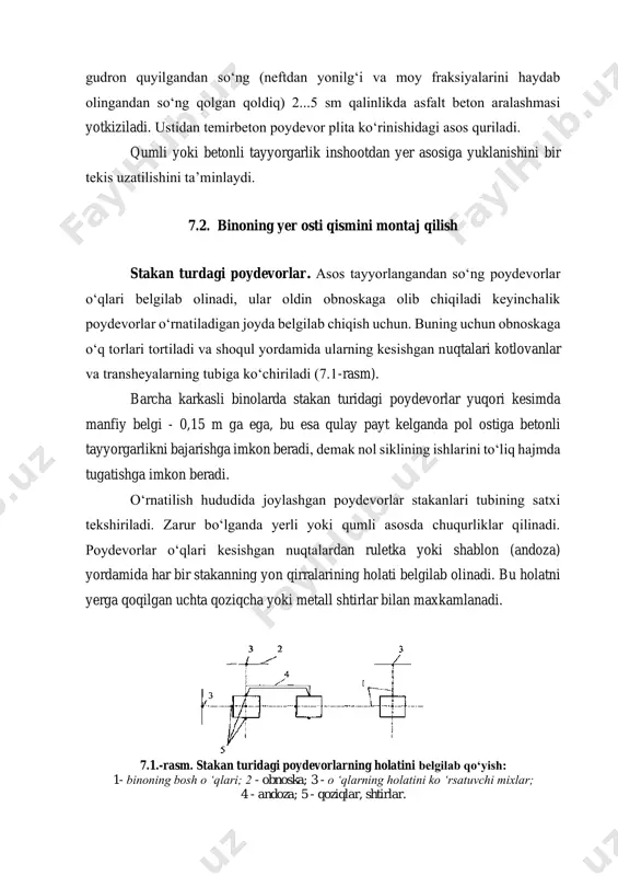 gilab chiqish uchun. buning uchun obnoskaga o‘q torlari tortiladi va shoqul yordamida ularning kesishgan nuqtalari kotlovanlar va transheyalarning tubiga ko‘chiriladi (7.1-rasm). barcha karkasli binolarda stakan turidagi poydevorlar yuqori kesimda manfiy belgi - 0,15 m ga ega, bu esa qulay payt kelganda pol ostiga betonli tayyorgarlikni bajarishga imkon beradi, demak nol siklining ishlarini to‘liq hajmda tugatishga imkon beradi. o‘rnatilish hududida joylashgan poydevorlar stakanlari tubining satxi tekshiriladi. zarur bo‘lganda yerli yoki qumli asosda chuqurliklar qilinadi. poydevorlar o‘qlari kesishgan nuqtalardan ruletka yoki shablon (andoza) yordamida har bir stakanning yon qirralarining holati belgilab olinadi. bu holatni yerga qoqilgan uchta qoziqcha yoki metall shtirlar bilan maxkamlanadi. 7.1.-rasm. stakan turidagi poydevorlarning holatini belgilab qo‘yish: 1- binoning bosh o ‘qlari; 2 - obnoska; 3 - o ‘qlarning holatini ko ‘rsatuvchi mixlar; 4 - andoza; 5 - qoziqlar, shtirlar. lentasimon turdagi poydevorlar - bloklar-yostiqlar. yig‘ma lentasimon poydevorlar ikki turdagi bloklardan tuzilgan bo‘lib, ulardan biri poydevor asosiga joylashtiriladigan blok …