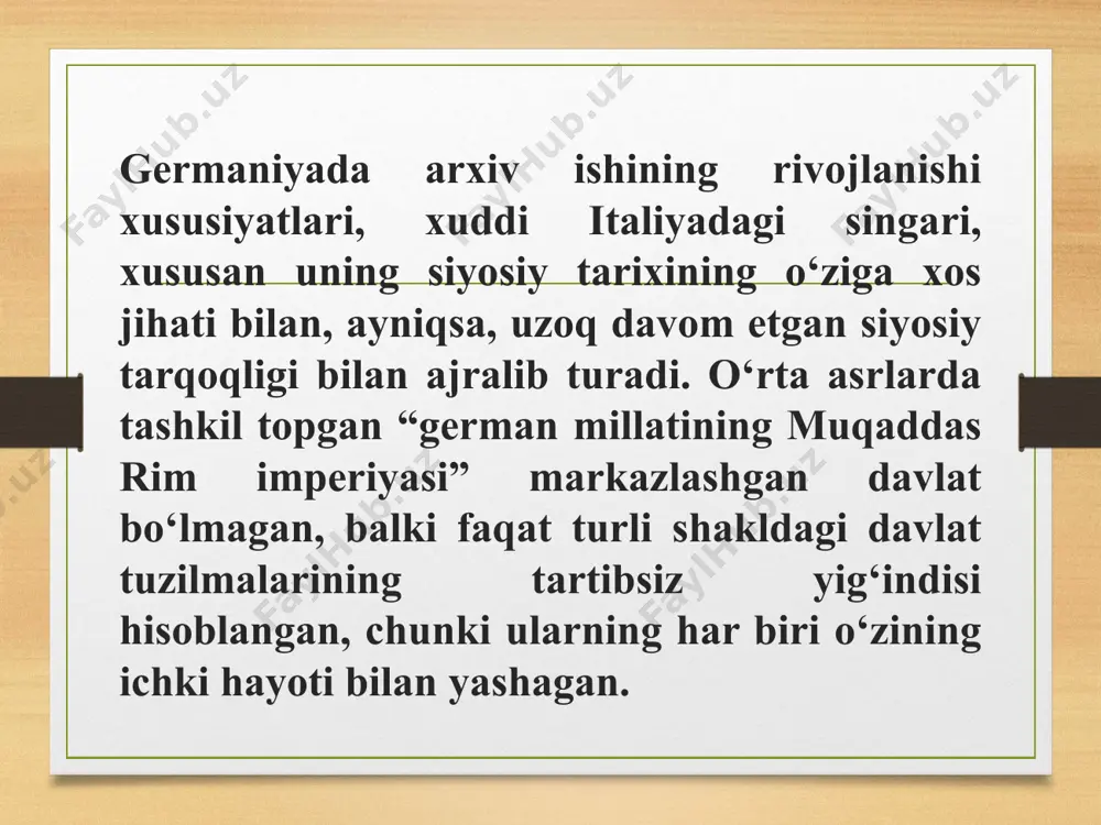 rida uchta turdagi, ko‘rinishdagi arxivlar shakllandi, vujudga keldi: 1) sulolaviy arxiv, ushbu arxivda yer-mulklarga egalik va vorislik hamda meros olish huquqlariga tegishli hujjatlar, sulola vakillarining va ularning oila a’zolarining tug‘ilganlik haqidagi, taxtga o‘tirganlik haqidagi, nikoh ahdi haqidagi va dafn etilganligi rasmiy hujjatlar, xonadon vakillarining oilaviy va siyosiy yozishmalari, saroylarni va saroydagi amaldorlarni ta’minoti haqidagi materiallar, saroy xo‘jaligi haqidagi va boshqa shu singari ma’lumotlar mavjud edi. ba’zan bu barcha materiallar xukmdorning qarorgohida jamlangan holda saqlangan, ko‘pincha alohida-alohida qal’a va qo‘rg‘onlarda tarqoq holda, goho qisman tarzda davlat kanselyariyasi huzuridagi registraturada saqlangan. 2) davlat arxivi, ushbu muassasada eng avvalo tashqi siyosatga aloqador – boshqa davlatlar bilan o‘rtada tuzilgan shartnomalar va bitimlar, diplomatik yozishmalar saqlangan; aynan shu joyda, shuningdek, ko‘pincha, davlat huquqiga taalluqli bo‘lgan boshqa materiallar ham saqlangan. 3) cheklangan huquqqa ega bo‘lgan mahalliy boshqaruv bo‘yicha arxivlar – davlat boshqaruvining turli tarmoqlari faoliyatiga doir materiallar, bularning orasida qonunchilik, sud va huquq, moliya masalalarini o‘z …