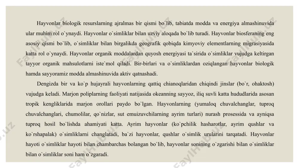 ng yomonlashuviga yoki butunlay buzilishiga sabab bo`ldi. inson faoliyati tufayii yowoyi hayvonlar soni keskin kamayib, ayrim turlari esa butunlay yo`qolib ketmoqda. bir qancha hayvonlar qimmatbaho terisi yoki mazali go`shti uchun vahshiyona qirib yuborildi. bu hoi hayvonlar va ular yashaydigan muhitni muhofaza qilishni talab etadi. bunday tadbirlarni ishlab chiqish va amalga oshirish uchun hayvonlarning tuzilishi, tarqalishi va hayoti to`g`risida bilimlarga ega bo`lish zarur. hayvonlar klassifikatsiyasi. o`zaro o`xshashligi va qon-qarindoshligiga binoan hayvonlar bir qancha katta va kichik guruhlarga ajratiladi. hayvonlarni bu tarzda guruhlash klassifikatsiya deyiladi. o`simliklar singari hayvonlar klassiflkatsiyasida ham eng kichik guruh tur hisoblanadi. bir turga mansub hayvonlarning tuzilishi va hayot kechirishi o`xshash bo`ladi. bir turga mansub bo`lgan hayvonlar tabiatda muayyan maydonda tarqalgan bo`lib; o`zaro erkin chatisha oladi va ularning nasli serpusht bo`ladi. har xil turga mansub bo`lgan hayvonlar, aksincha, o`zaro chatishol-maydi yoki chatishganda ham ularning nasli pushtsiz bo`ladi. o`zaro yaqin turlar urug`ga, urug`lar oilaga, oilalar turkum-ga, turkumlar sinflarga, sinflar esa …