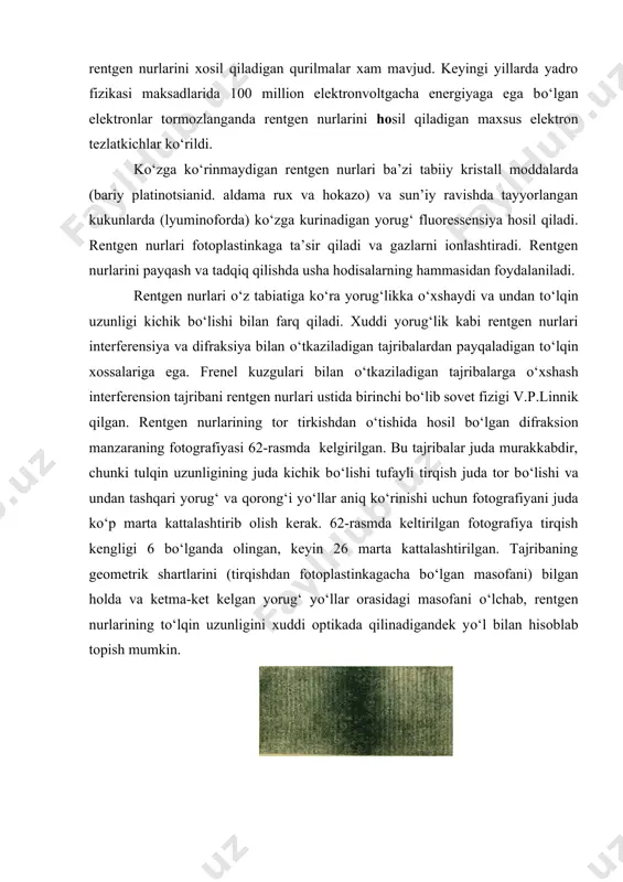 virlanadi. inten​sivlikning uzun va kiska tо‘lqinlar tomoniga karab bu maksimumdan kamayishi xar xil pul bilan boradi: uzun tо‘lqin​lar tomonida egri chiziq yotigrok pasayib, tо‘lqin uzunlik ortgani sari nolga asimptotik yakinlashadi, aksincha, qisqa tо‘lqinlar tomonida egri chiziq tikroq pasayib, muayyan bir tо‘lqin uzunlikda spektr birdaniga uziladi. bu kritik tо‘lqin uzunlik, ya’ni tutash spektrning kiska tо‘lqinli chegarasi elektronlarni tezlatuvchi potensialga bog‘liq bо‘ladi. agar bu potensial v kilovolt bо‘lsa, chegaraning angstrem birliklarida ifodalangan tо‘lqin uzunligi (: (1) shunday qilib, v=100 kv bо‘lganda tutash spektrdagi eng qisqa tо‘lqin uzunlik 0,123bо‘ladi. shunisi muhimki, tutash spektrning xarakteri antikatodning tabiatiga bogliq bо‘lmay, tezlatuvchi potensialga bog‘liq bо‘ladi. yuqorida aytib о‘tganimizdek, о‘yg‘otuvchi elektronlarning energiyasi biror kritik kattalikdan ortiq bо‘lmagan hollardagina tutash cpektr hosil bо‘ladi. agar elektronlarning energiyasi bu kritik kattalikka teng yoki undan katta bо‘lsa, xarakteristik nurlanish deb ataladigan nurlanish xosil bо‘ladi, chunki gaz yoki bug‘ning optik chiqarish spektri moddani qay darajada xarakterlasa, bu nurlanish xam antikatod moddasini shu …