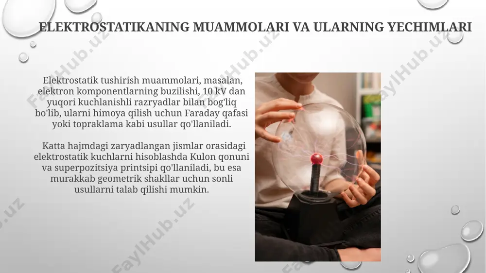 chamlari (plastinalar maydoni va orasidagi masofa) va dielektrik o'tkazuvchanligi bilan bevosita bog'liq bo'lib, c = εa/d formulasi bilan hisoblanadi. elektrostatikaning asosiy tushunchalari elektrostatikada, coulomning qonuni ikki nuqtaviy zaryad o'rtasidagi kuchning zaryadlarning ko'paytmasiga to'g'ri proportsional va ular orasidagi masofaning kvadratiga teskari proportsional ekanligini aniqlaydi, k=9×10⁹ n⋅m²/c². elektrostatik maydon kuch liniyalari orqali tasvirlanadi, bu liniyalar musbat zaryaddan chiqib, manfiy zaryadda tugaydi va maydon kuchining yo'nalishini ko'rsatadi; zichligi esa maydon kuchining kattaligini aks ettiradi. e'tiboringiz uchun rahmat @taqdimot_robot image3.png image4.jpg image5.jpg image6.jpg image7.jpg image8.jpg image9.jpg image10.jpg image11.jpg image12.jpg image13.jpg image1.png