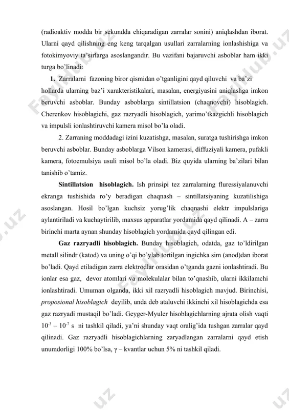 ga keltiradi. surat ochilgandan keyin zaryadlangan zarralarning izlari ko’rinib qoladi. emulsiya juda qalin bo’lganligi uchun ham zarraning unda qoldirgan izi juda ham qisqa bo’ladi. shuning uchun, fotoemulsiya usuli juda katta energiyali tezlatkichlardan chiqayotgan zarralar va kosmik nurlar vujudga keltiradigan reaksiyalarni o’rganish maqsadida ishlatiladi. kosmik nurlar. 1912 – yilda yer sirtidagi havo qatlamining ionla- shuvini o’rgangan avstriyalik fizik v.f.gess qiziq natijaga duch keldi. uning fikriga ko’ra, havoning ionlashuvini asosan yerdan chiqayotgan radioaktiv nurlar vujudga keltirishi va shuning uchun ham yuqoriga ko’tarilgan sari havoning ionlashuvi kamayishi kerak edi. ammo tajriba natijasiga ko’ra 500 m balandlikdagi havoning ionlashish darajasi yer sirtinikidan 3 marta katta bo’lib chiqdi. ushbu holni tahlil qilgan olimlar, havoning ionlashuvini faqatgina yerning radioaktivligi emas, balki koinotdan va quyoshdan kelayotgan nurlar ham vujudga keltiradi, degan xulosaga kelishdi. bu nurlarga kosmik nurlar deb nom berdi. tajribalarning ko’rsatishicha, kosmik nurlarning intensivligi yuqoriga ko’tarilgan sari tez ortadi va o’zining maksimal qiymatiga erishgach, yana kamayadi. …