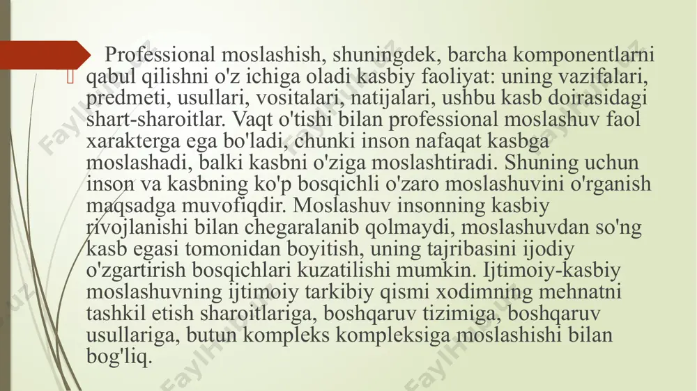 sb tanlagan paytdan boshlab, insonning butun kasbiy hayoti davomida davom etadi va shaxs o'z kasbiy faoliyatini to'xtatganda tugaydi. kasbiy moslashuv - bu kasbiy mahorat bosqichlaridan biri bo'lib, ularsiz quyidagilar mumkin emas: shaxsning o'z kasbida o'zini namoyon qilishi, o'z kasbini egallash shaklida ravonlik, kasb bilan uyg'unlik. kasbga ko’nikish turi. to'rtta mumkin moslashish turi. 1.tashqi-tashqi: shaxs yoki tizim tashqi muhitni o'zgartirish orqali tashqi o'zgarishlarga javob beradi. masalan, issiq (tashqi) xonada bo'lgan kishi, uning tashqarisida joylashgan konditsionerni yoqadi. 2. tashqi-ichki: shaxs yoki tizim tashqi o'zgarishlarga o'zini o'zgartirish orqali reaksiyaga kirishadi. misol uchun, odam tashqi issiq xonadan boshqasiga, kamroq issiq xonaga o'tadi. 3. ichki-tashqi: shaxs yoki tizim tashqi muhitni o'zgartirish orqali ichki o'zgarishlarga javob beradi. misol uchun, sovuqdan ichki qaltirash bo'lgan odam tashqi isitishni yoqadi. 4. ichki - ichki: shaxs yoki tizim o'zini o'zgartirish orqali ichki o'zgarishlarga javob beradi. masalan, sovuqdan ichki qaltirash bo'lgan odam jismoniy mashqlar bilan intensiv shug'ullana boshlaydi yoki tegishli davolanish …